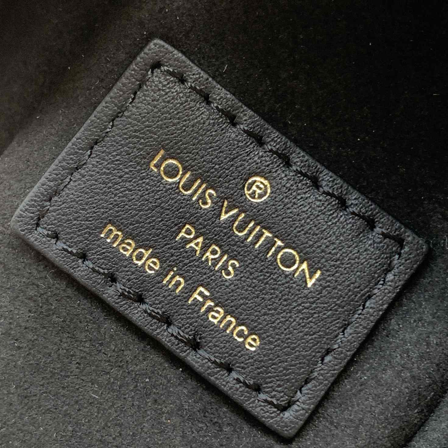 Louis Vuitton Side Trunk MM   M25160 （18 x 12 x 8cm） - DopestKickz