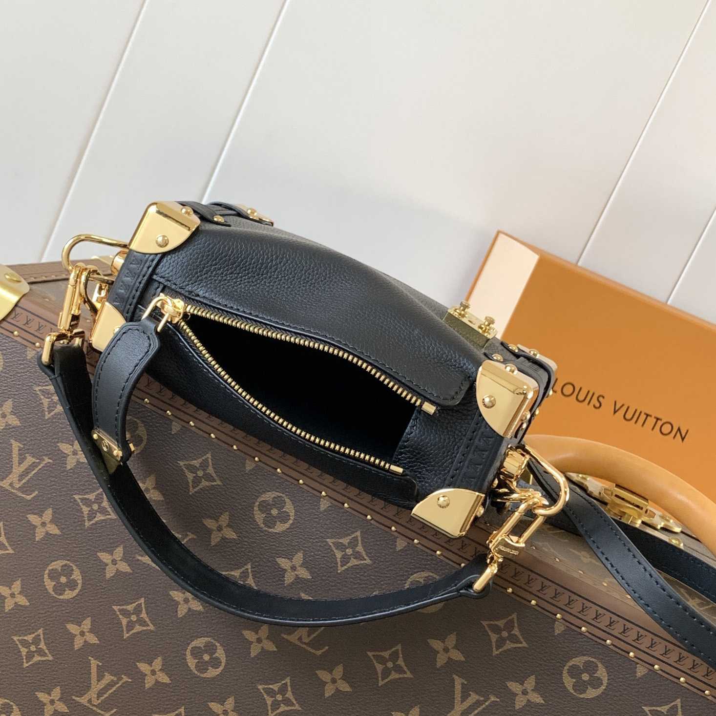 Louis Vuitton Side Trunk MM   M25160 （18 x 12 x 8cm） - DopestKickz