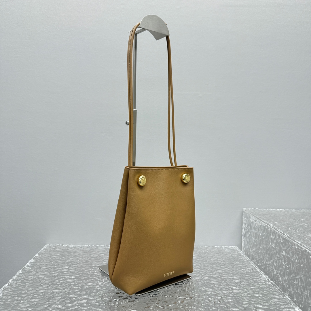 Loewe Pebble Pouch In Smooth Calfskin  - DopestKickz