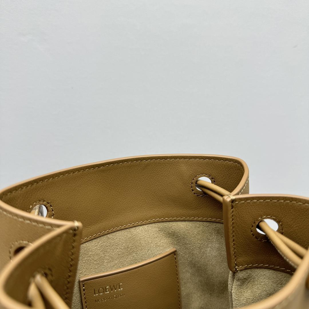 Loewe Pebble Pouch In Smooth Calfskin  - DopestKickz