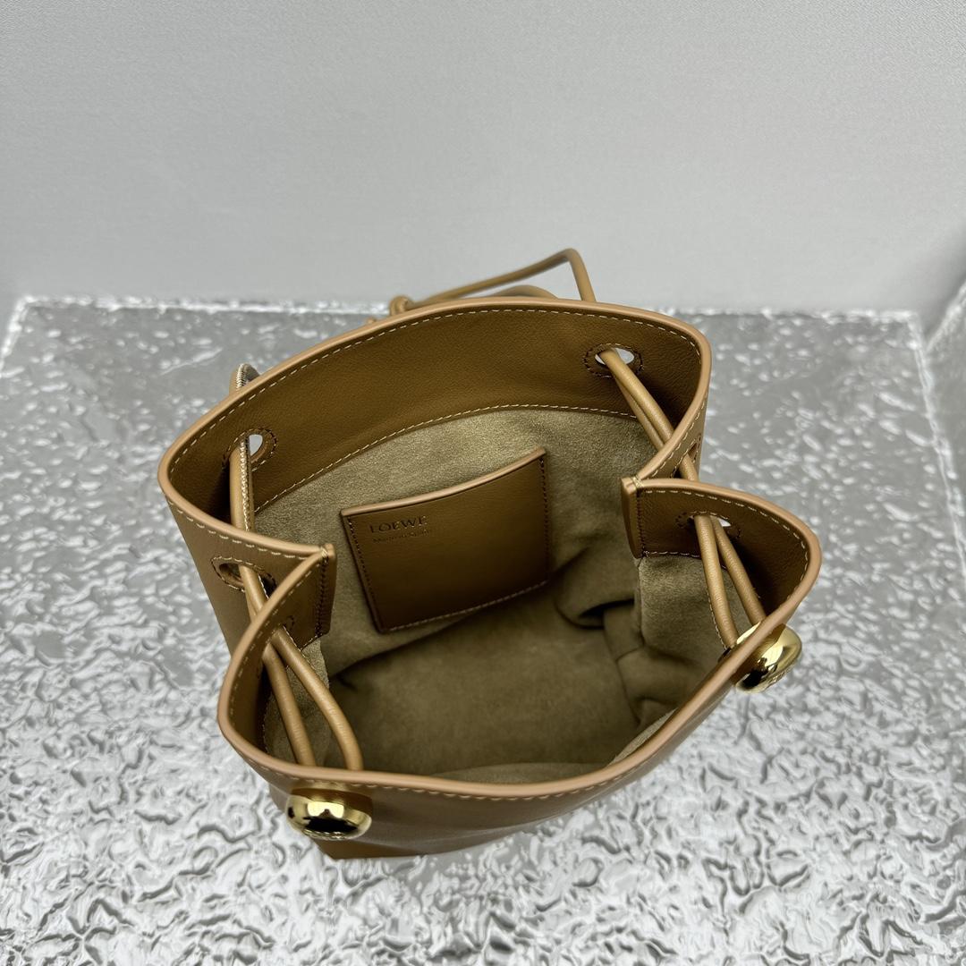 Loewe Pebble Pouch In Smooth Calfskin  - DopestKickz