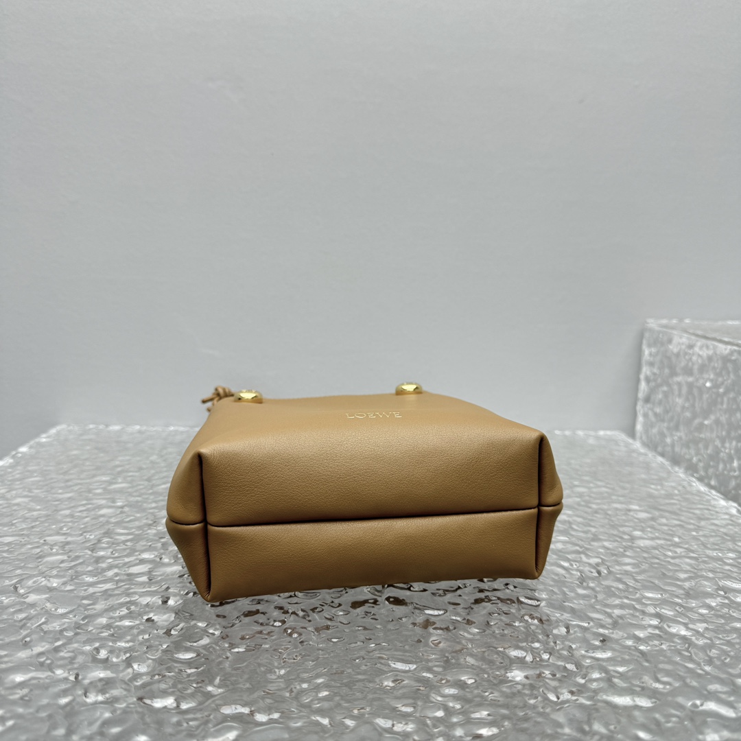 Loewe Pebble Pouch In Smooth Calfskin  - DopestKickz