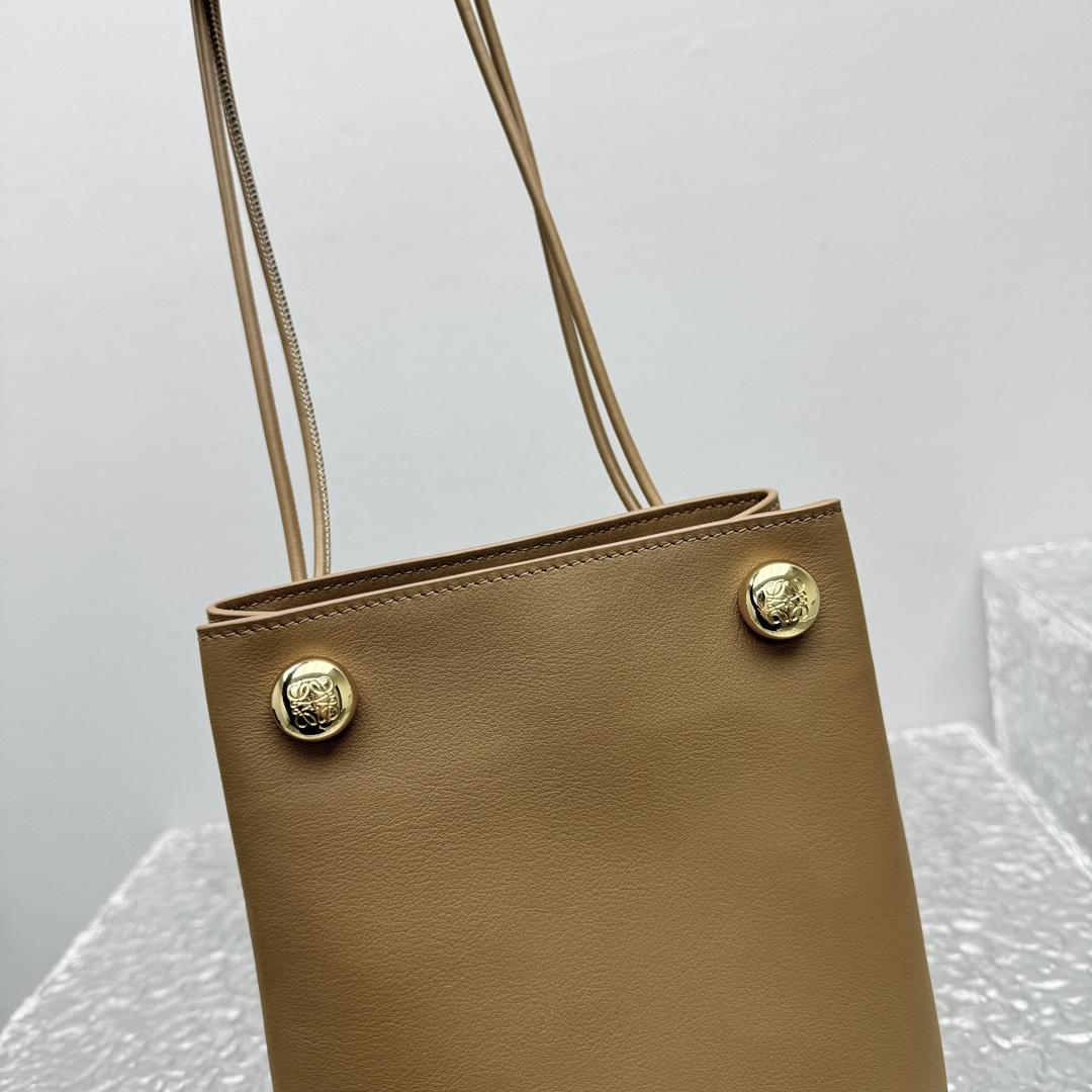 Loewe Pebble Pouch In Smooth Calfskin  - DopestKickz