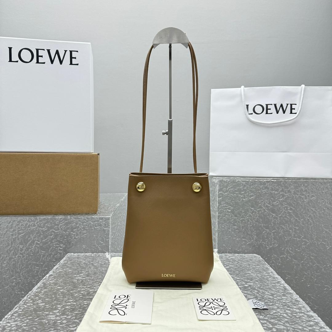 Loewe Pebble Pouch In Smooth Calfskin  - DopestKickz
