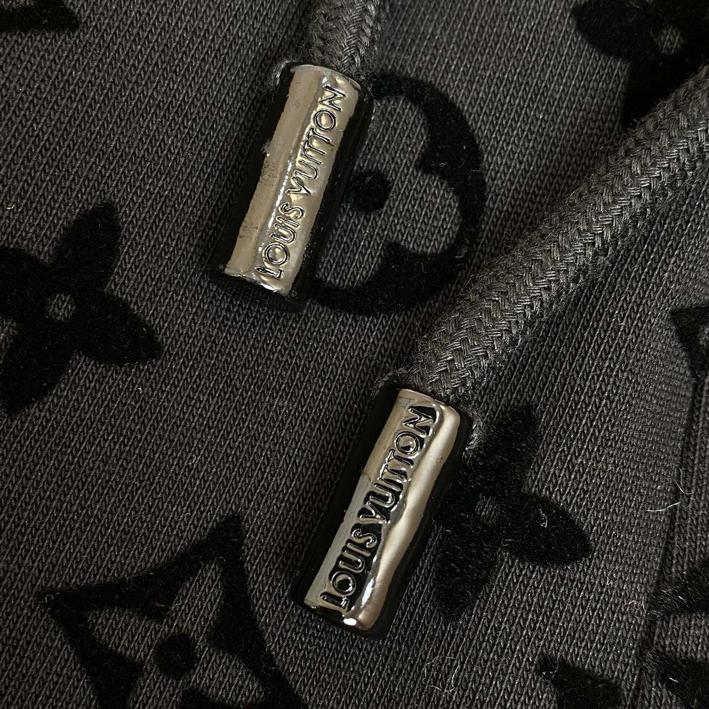 Louis Vuitton Graphic Jacquard Knitted Shorts  1AHC59 - DopestKickz