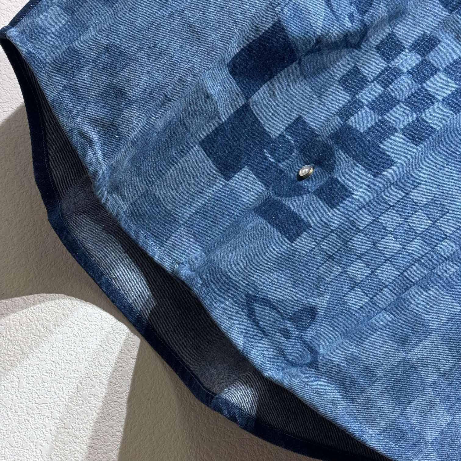 Louis Vuitton Printed Short-Sleeved Denim Shirt   1AFVQL - DopestKickz