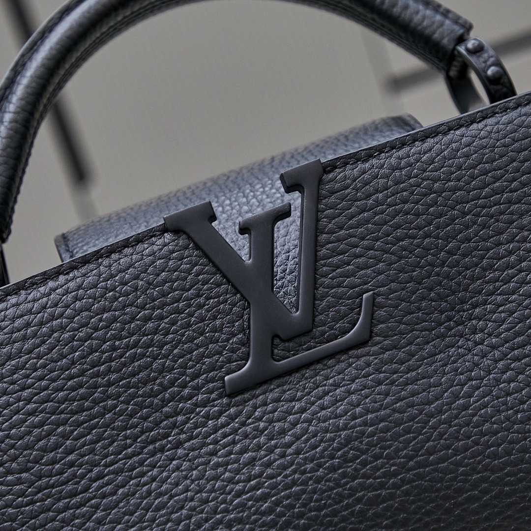 Louis Vuitton Capucines East-West Mini  M23955 - DopestKickz