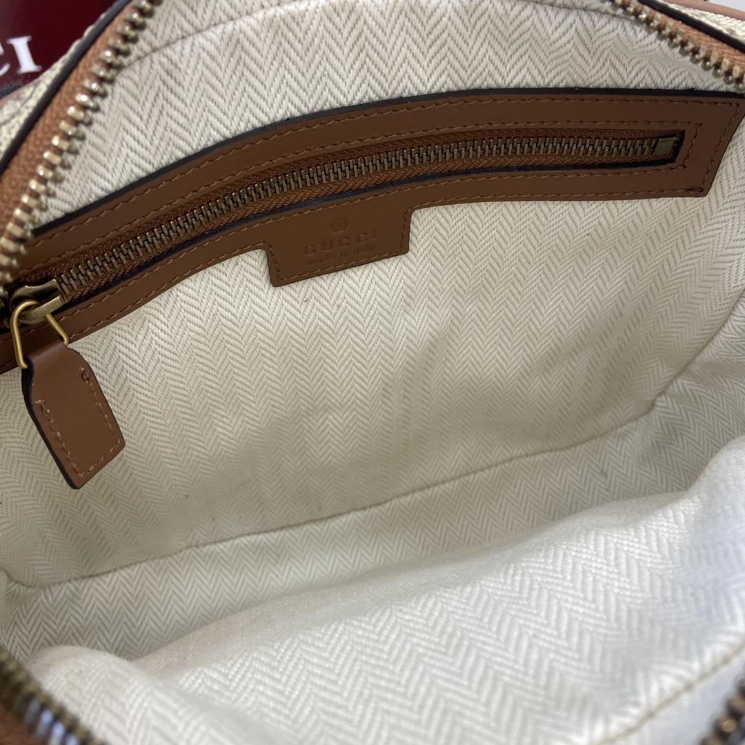 Gucci GG Emblem Medium Crossbody Bag - DopestKickz