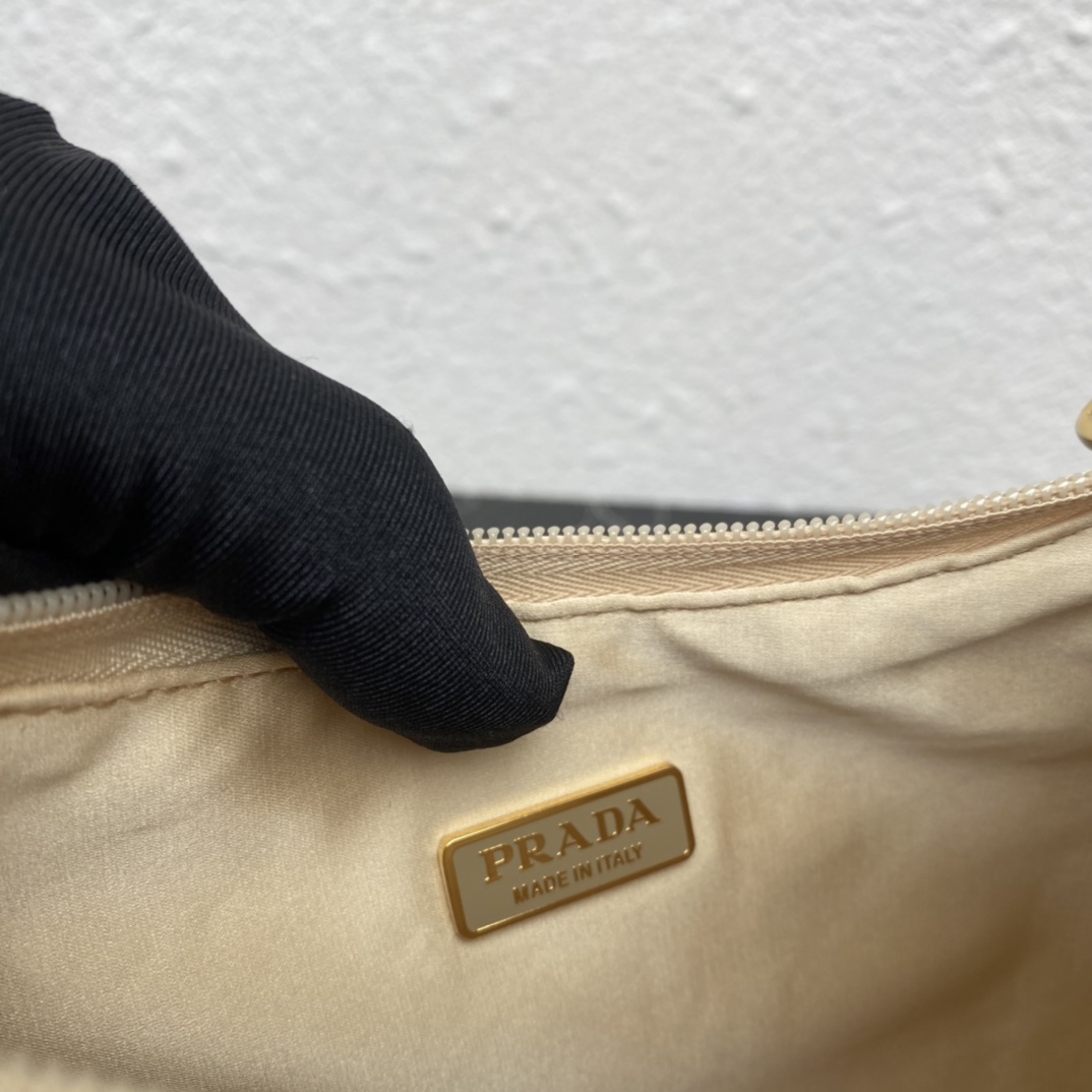 Prada Crystal Re-Edition 2000 Mini-bag  (23-13-5cm) - DopestKickz