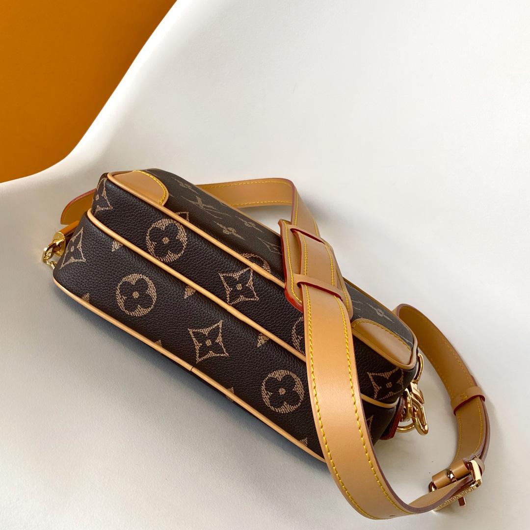 Louis Vuitton Nil   M14025 - DopestKickz