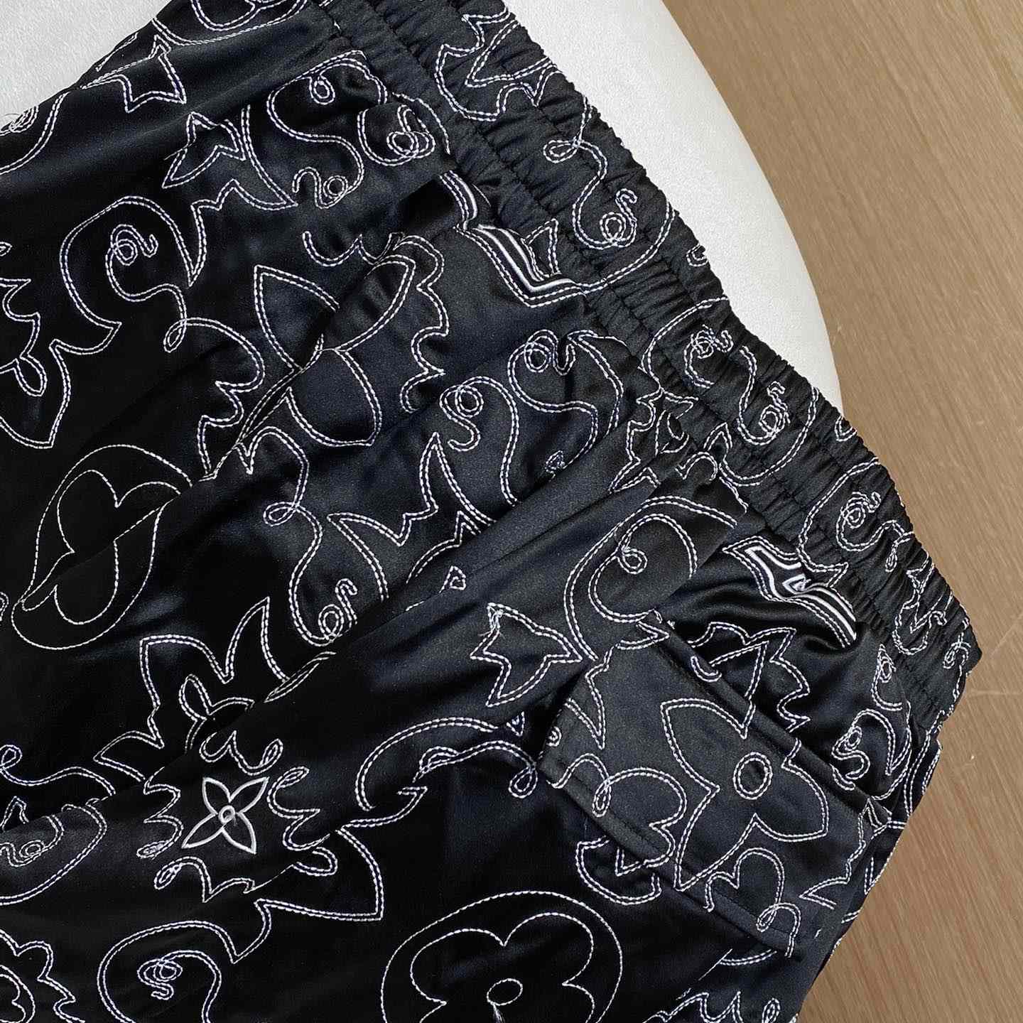 Louis Vuitton Printed Silk Shorts   1AFWOR - DopestKickz