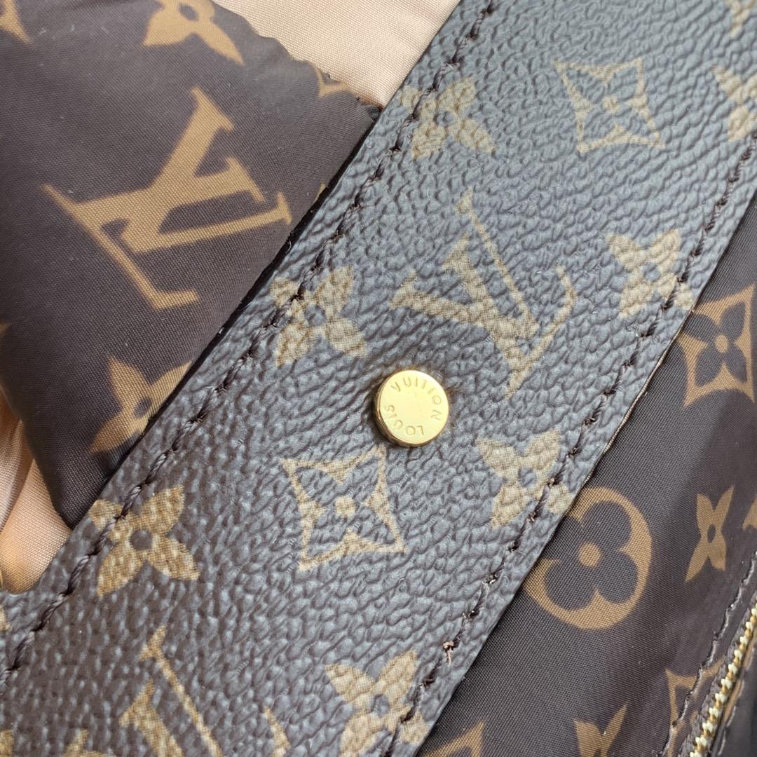 Louis Vuitton Monogram Giant Pillow OnTheGo MM   M59007 （41 x 34 x 19cm） - DopestKickz