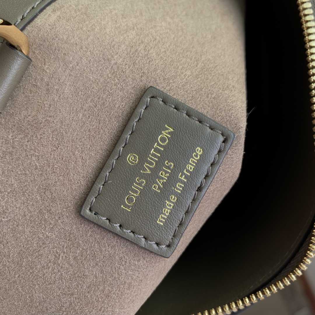 Louis Vuitton Vendôme MM  M22927 - DopestKickz