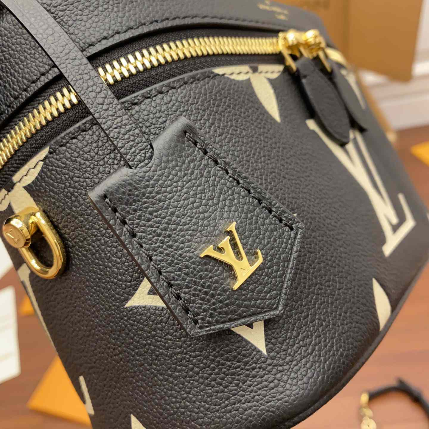 Louis Vuitton Vanity Pouch  M45780   (19x13x11CM) - DopestKickz