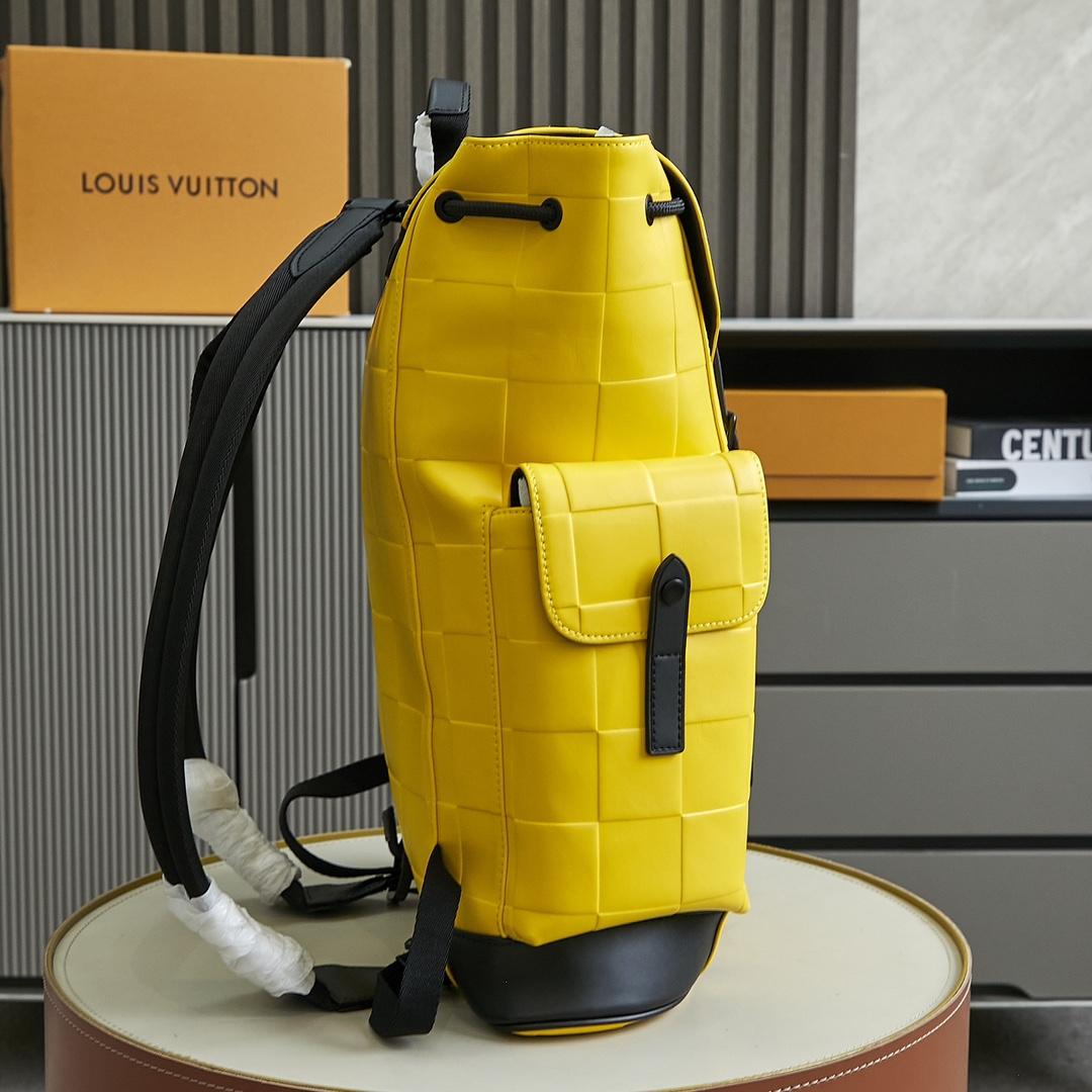 Louis Vuitton Christopher MM  M25016 - DopestKickz