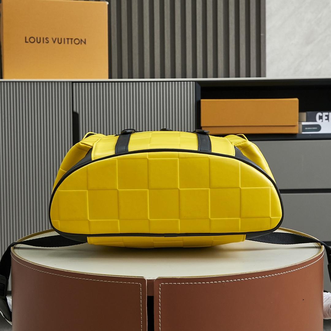 Louis Vuitton Christopher MM  M25016 - DopestKickz