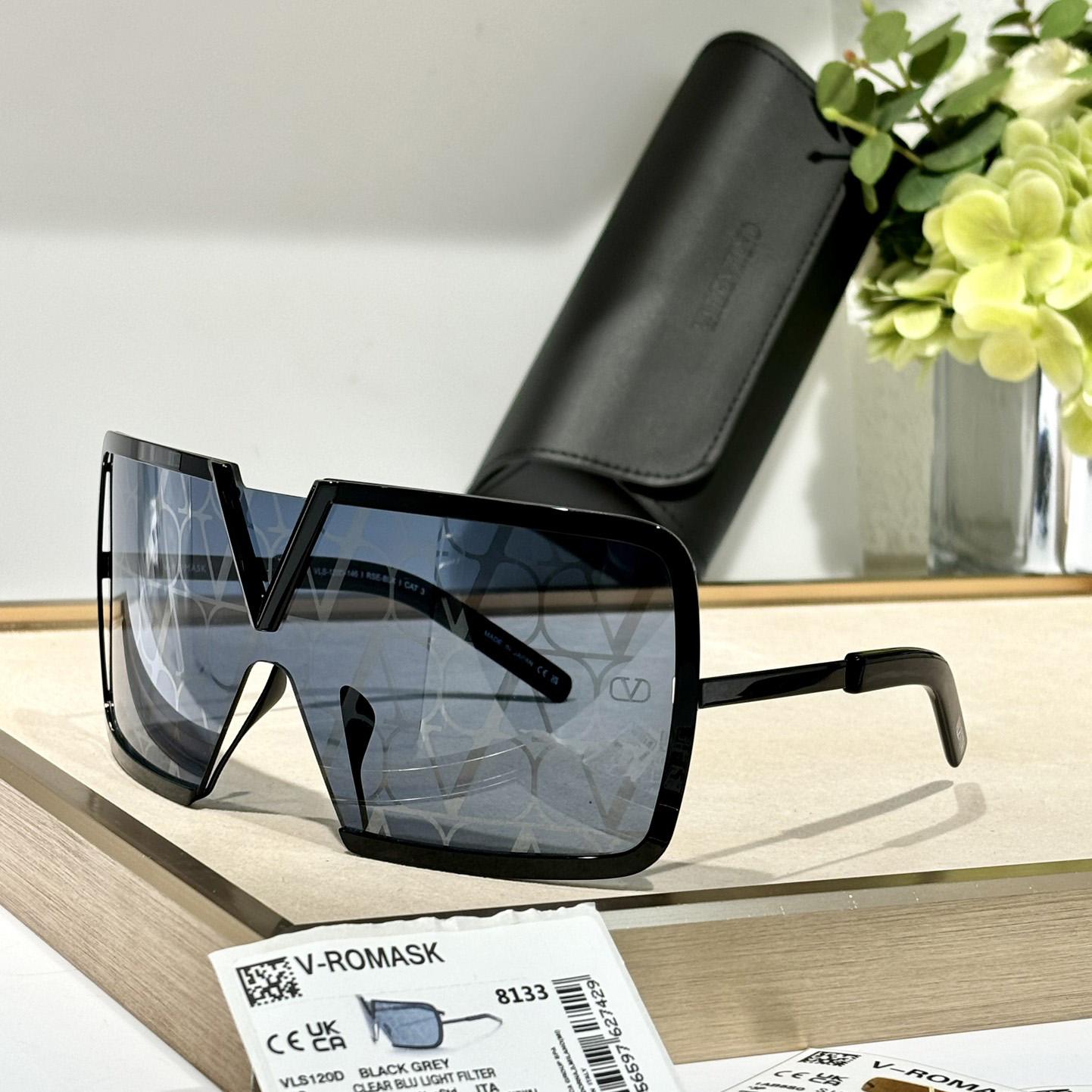 Valent Garavani V-Romask Sunglasses - DopestKickz