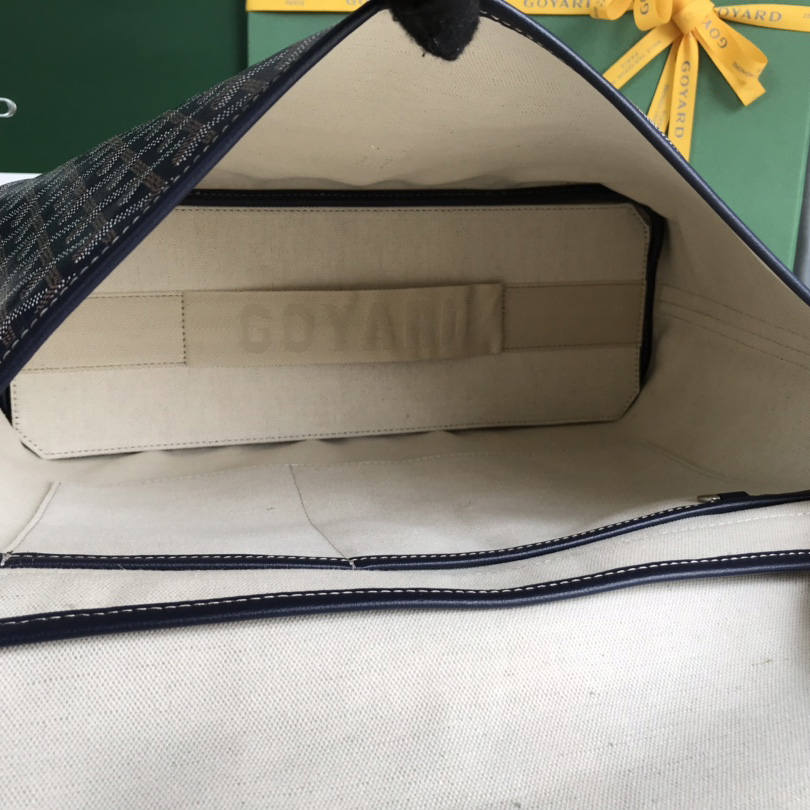 Goyard Capetien MM Messenger Bag   - DopestKickz