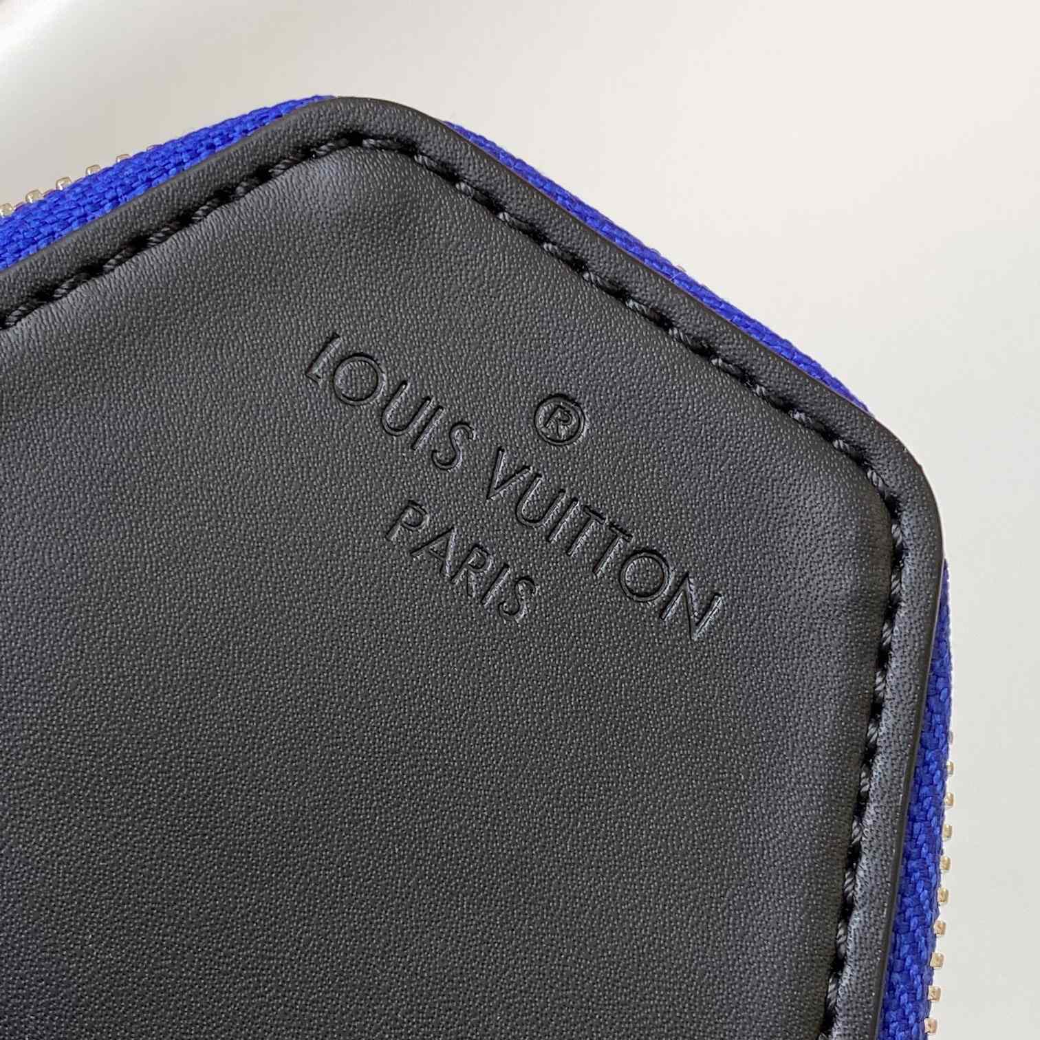 Louis Vuitton Avenue Slingbag    N00086 - DopestKickz