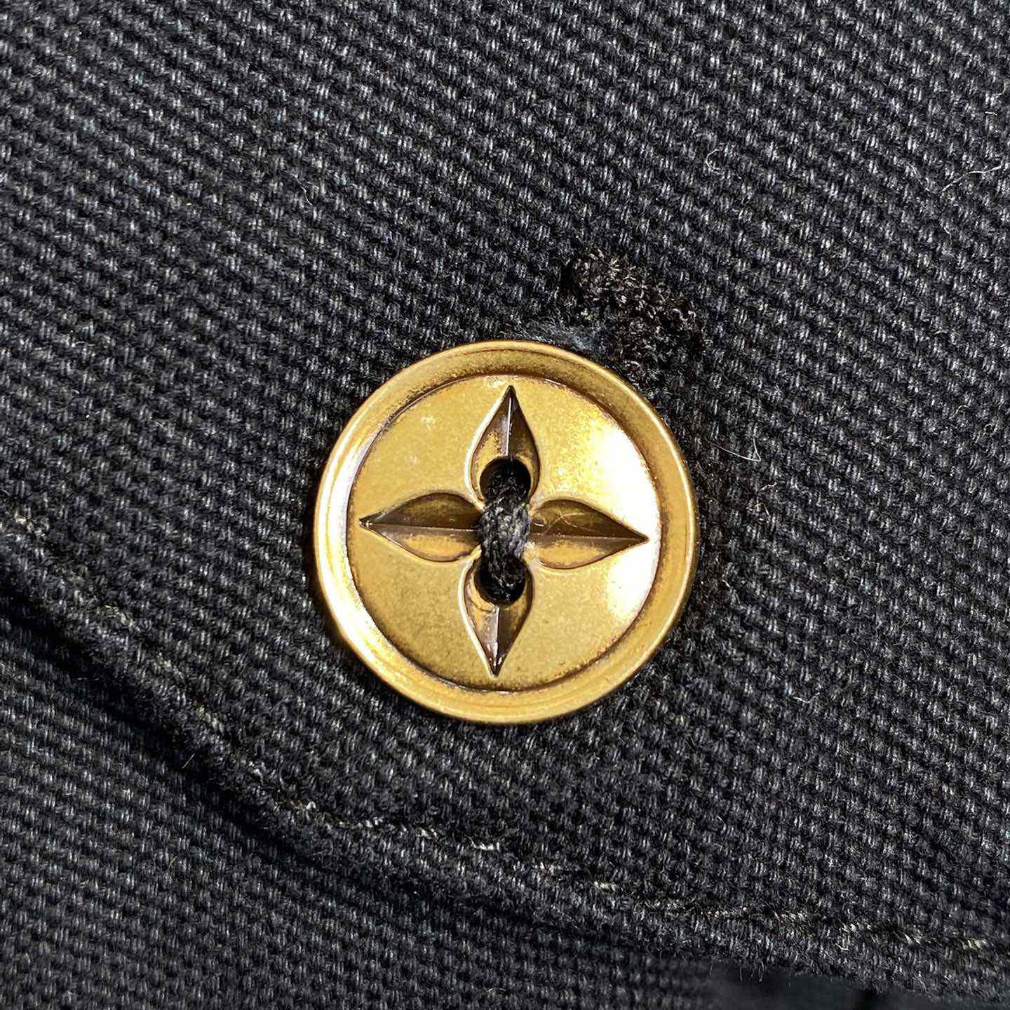 Louis Vuitton Cotton Utility Cargo Shorts   1AFJ54 - DopestKickz