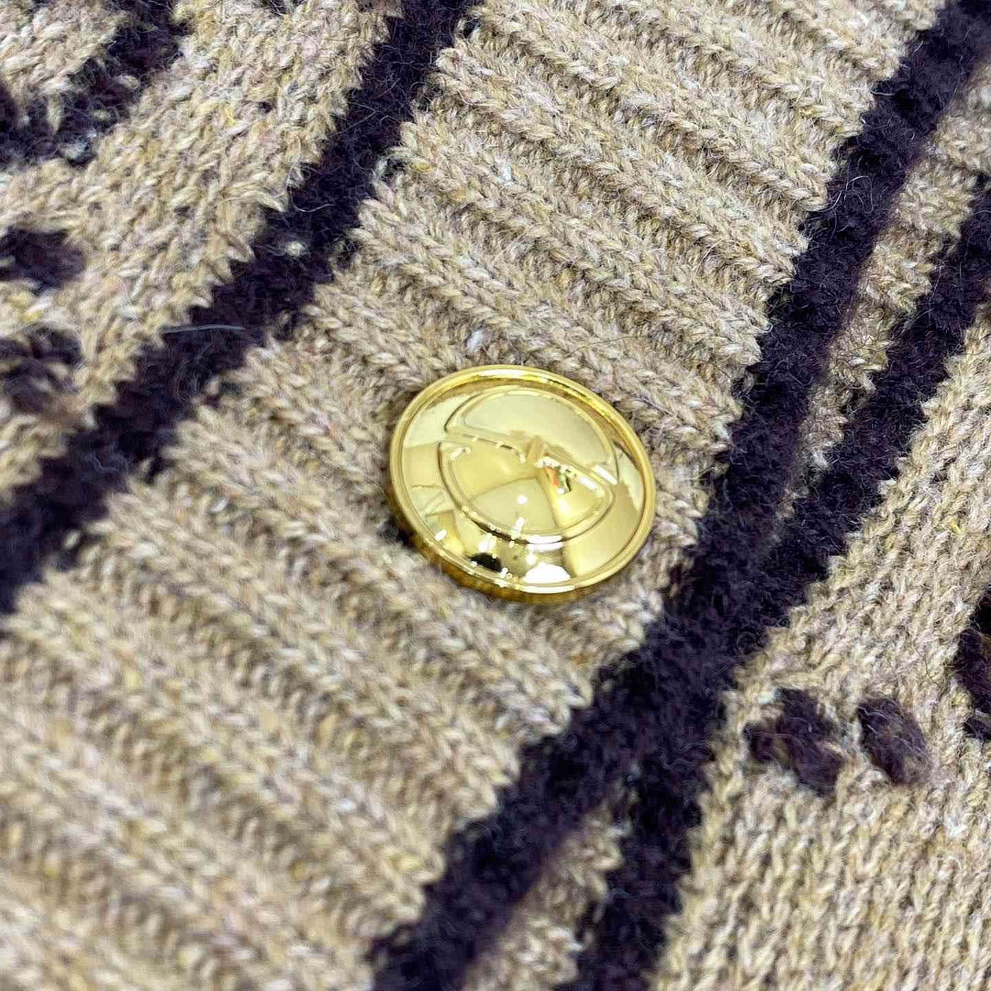 Gucci GG Wool Bouclé Jacquard Cardigan - DopestKickz