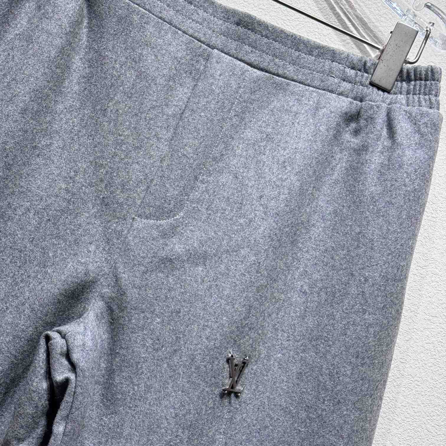 Louis Vuitton Tailored Technical Wool Track Pants   1AFXX3 - DopestKickz