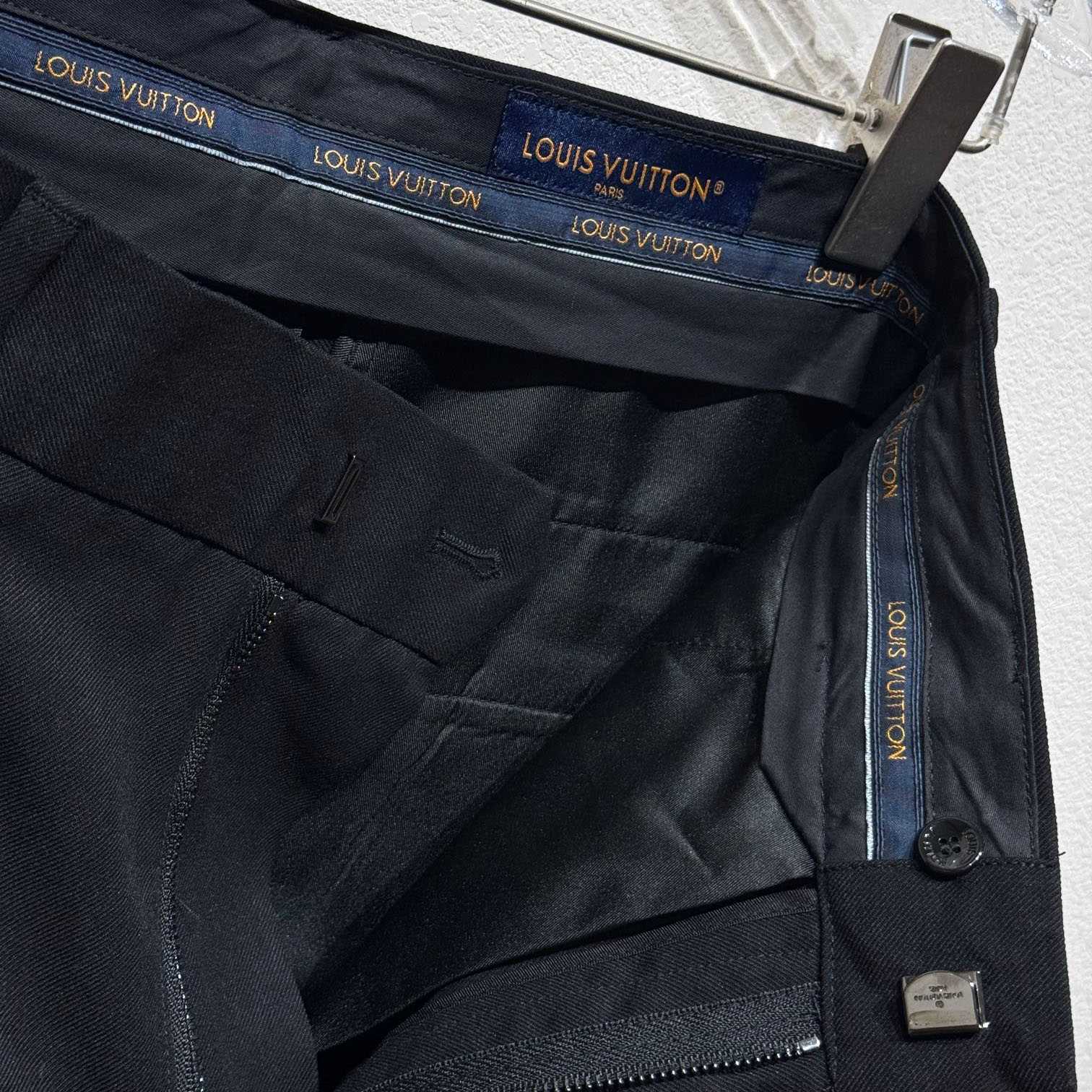Louis Vuitton Cargo Shorts - DopestKickz