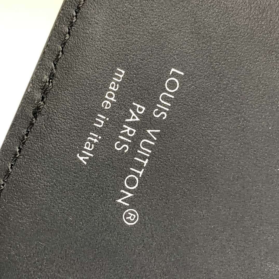 Louis Vuitton Porte-Cartes Magnet  M12602 - DopestKickz