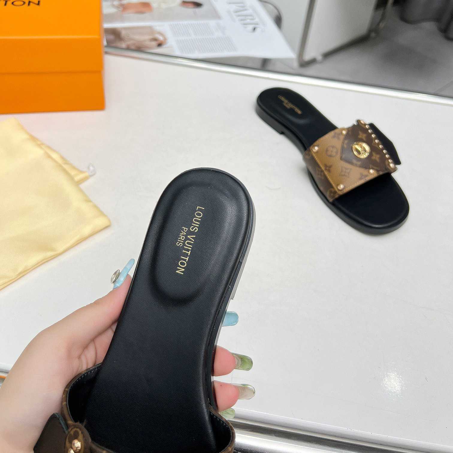 Louis Vuitton LV Frame Flat Mule   1ACXG7 - DopestKickz