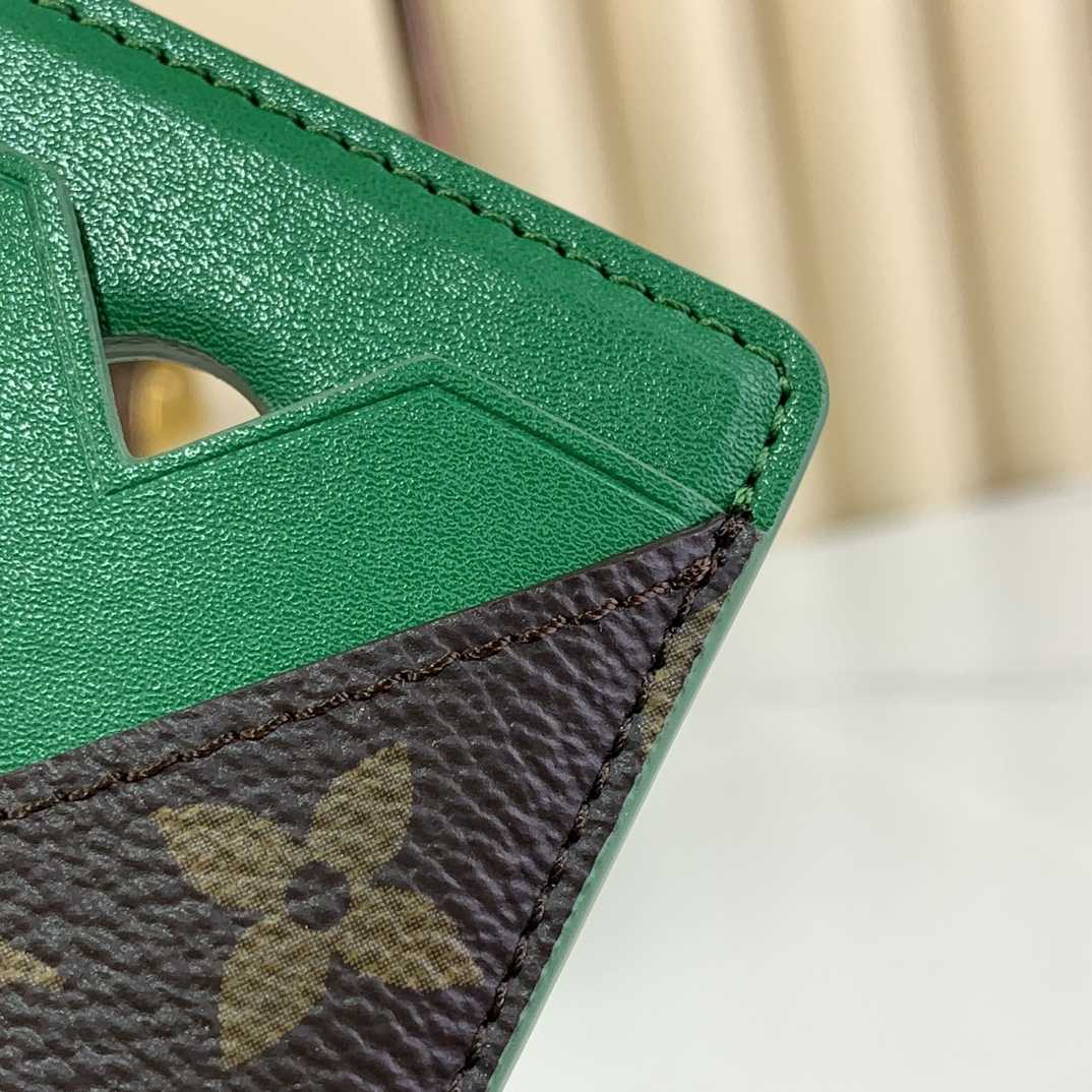 Louis Vuitton Porte-Cartes Magnet  M12855 - DopestKickz