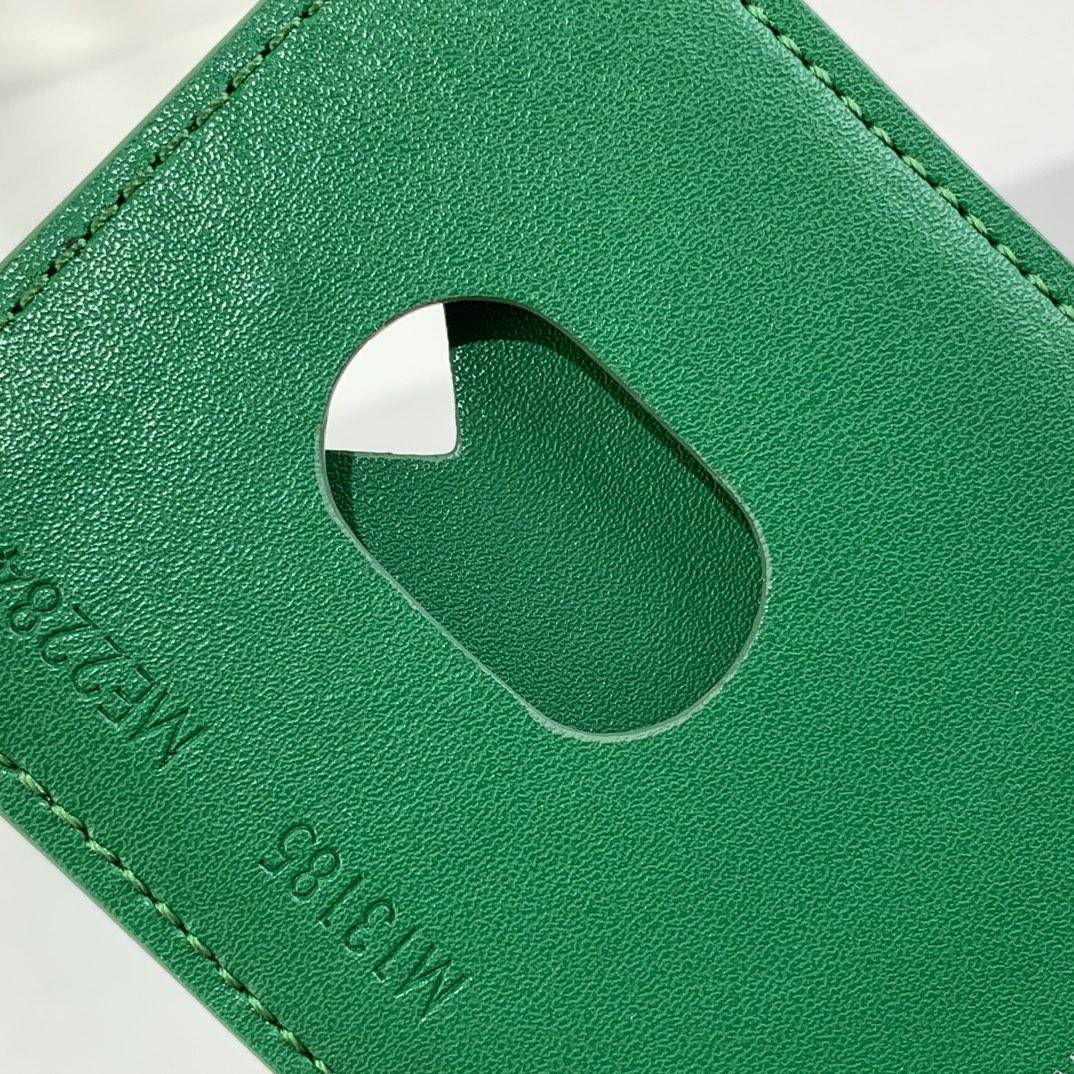 Louis Vuitton Porte-Cartes Magnet  M12855 - DopestKickz