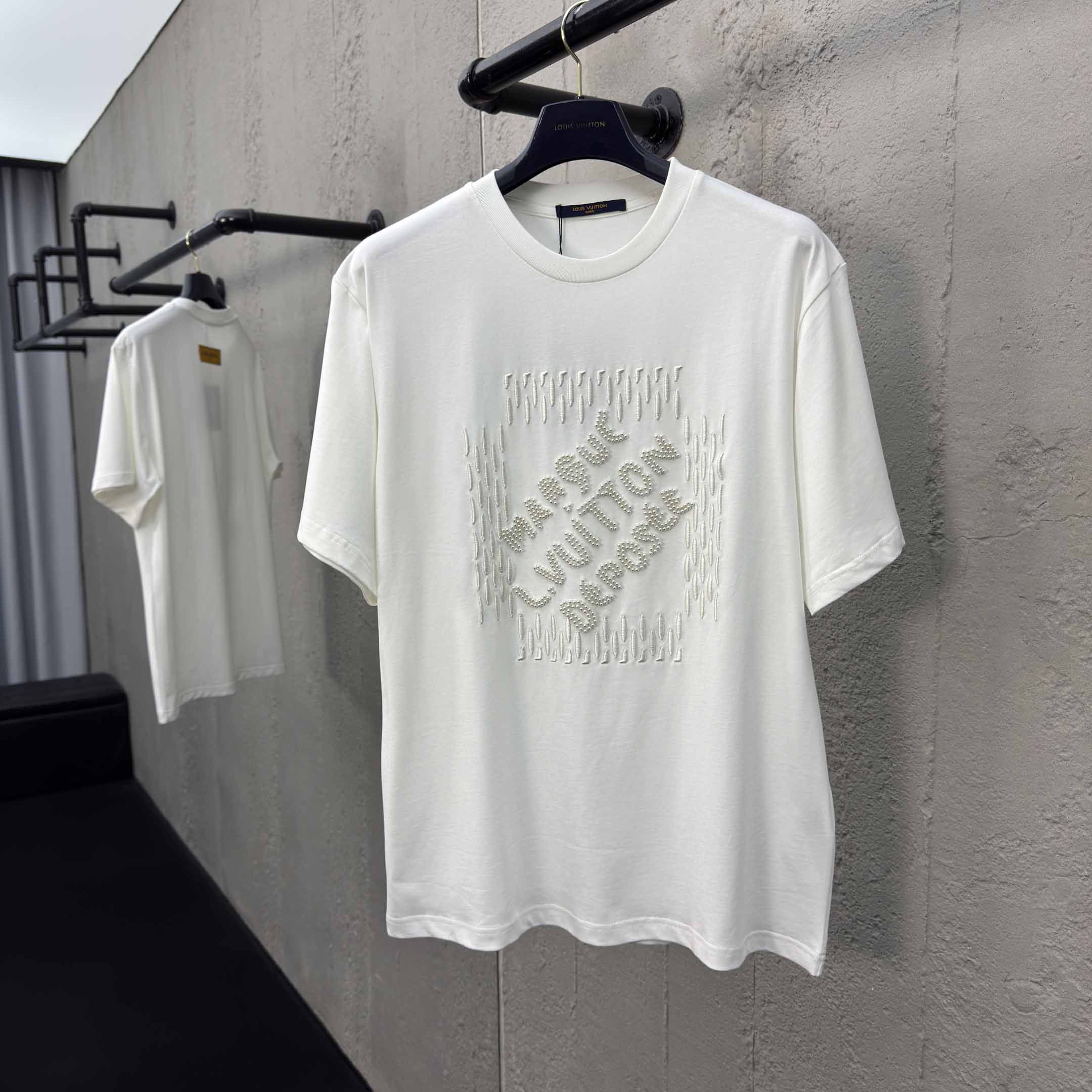 Louis Vuitton Embroidered Signature Cotton T-Shirt  1AFV77 - DopestKickz