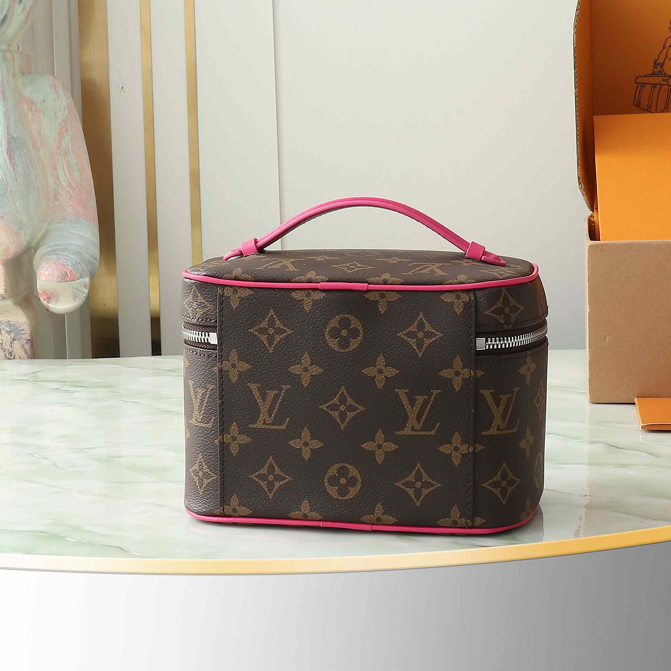 Louis Vuitton Nice Mini  M12650 - DopestKickz