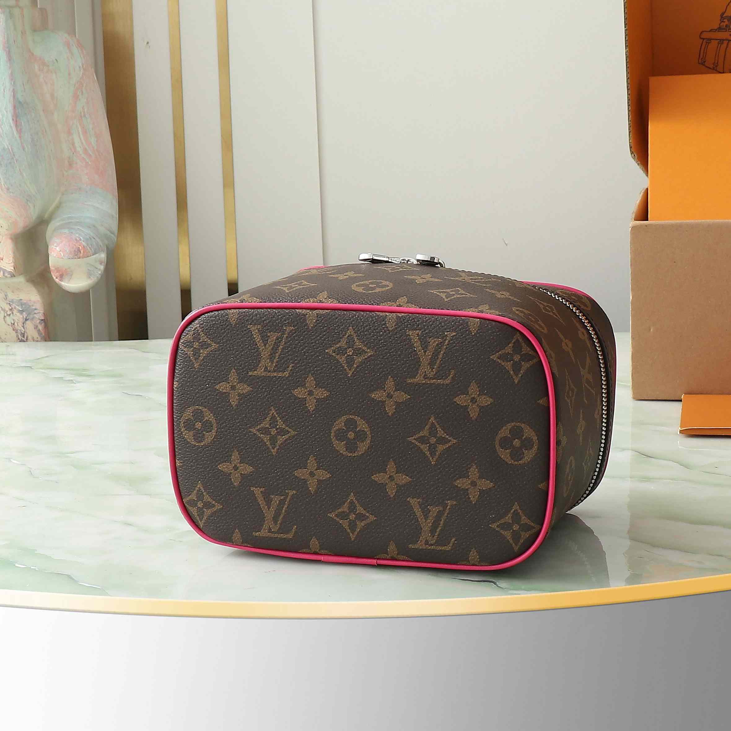Louis Vuitton Nice Mini  M12650 - DopestKickz