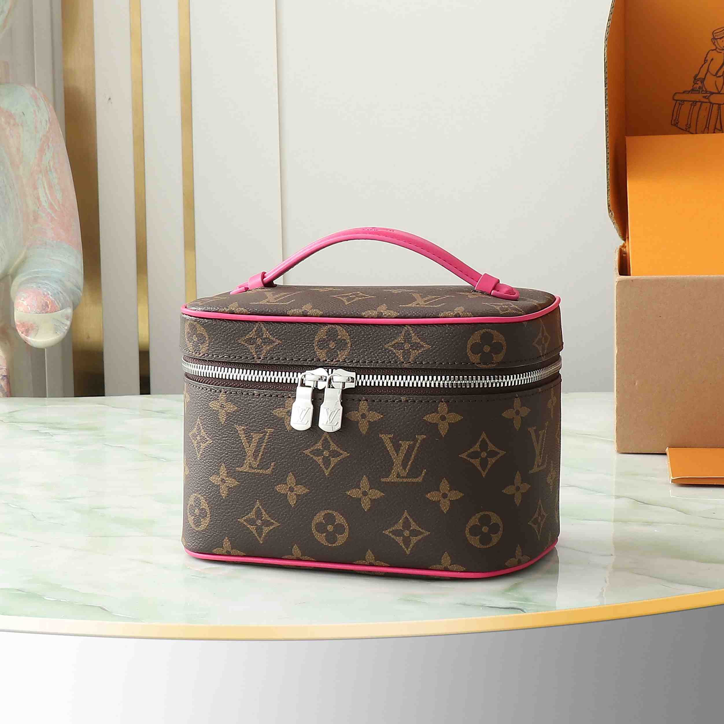Louis Vuitton Nice Mini  M12650 - DopestKickz