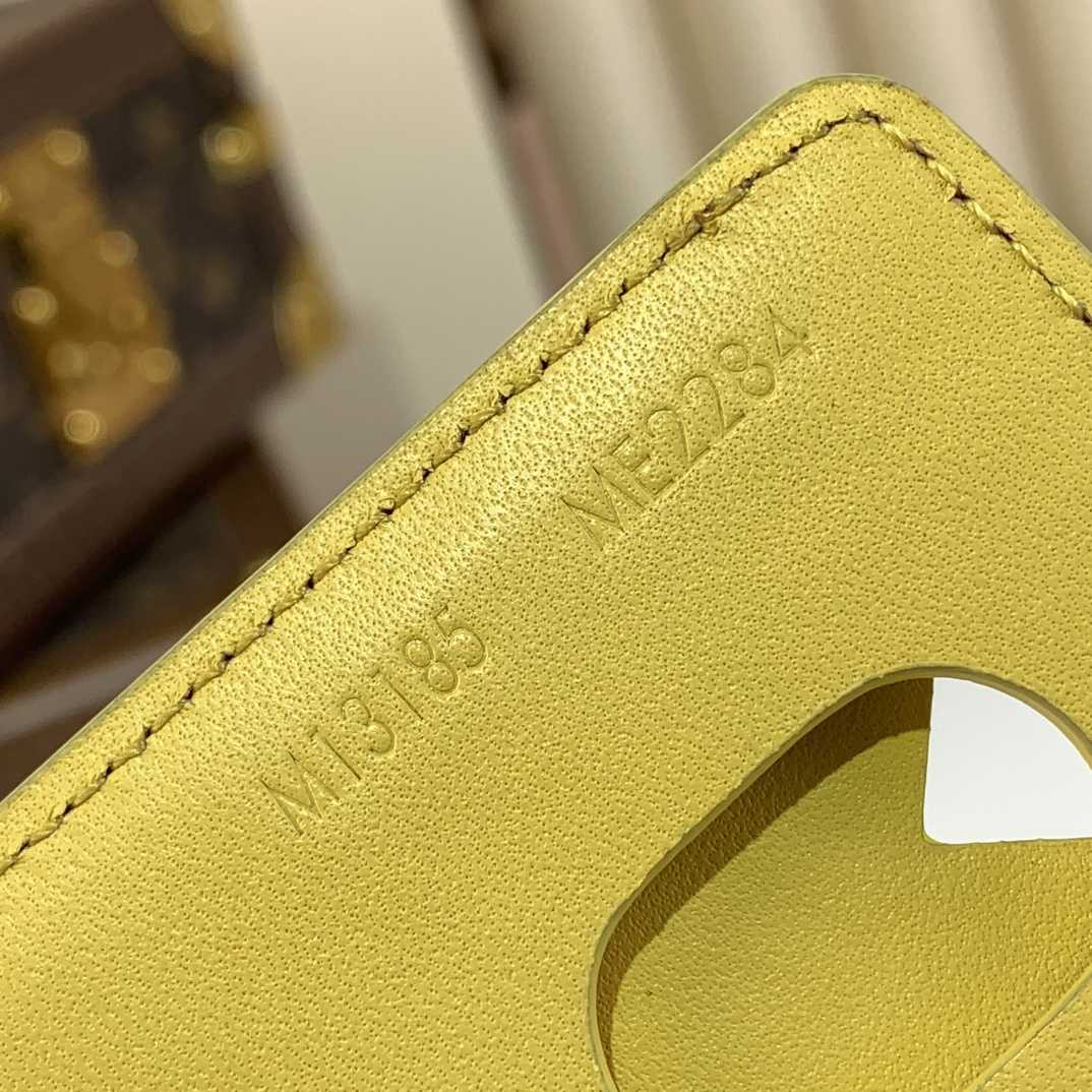 Louis Vuitton Porte-Cartes Magnet  M12853 - DopestKickz