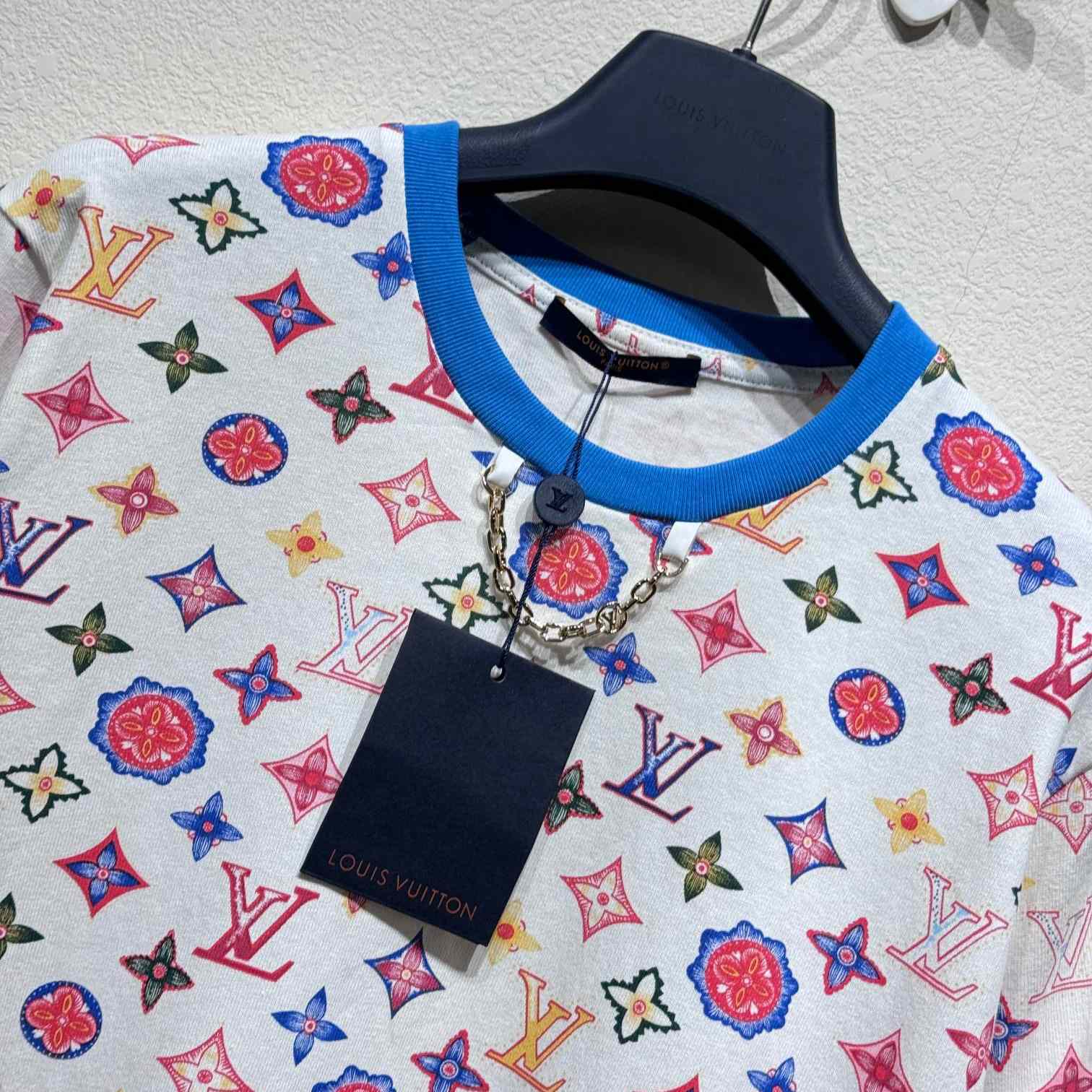 Louis Vuitton Monogram T-Shirt   1AGSMU - DopestKickz
