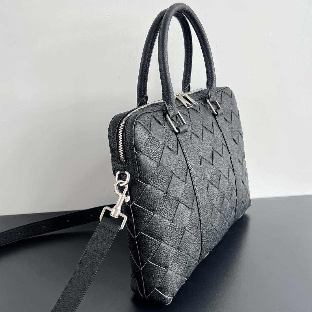 Bottega Veneta Men's Slim Intrecciato Briefcase in Black - DopestKickz
