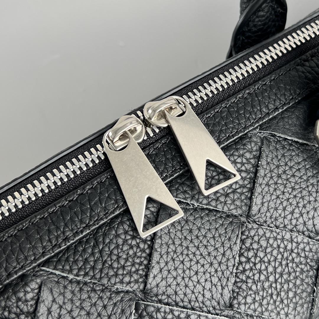 Bottega Veneta Men's Slim Intrecciato Briefcase in Black - DopestKickz