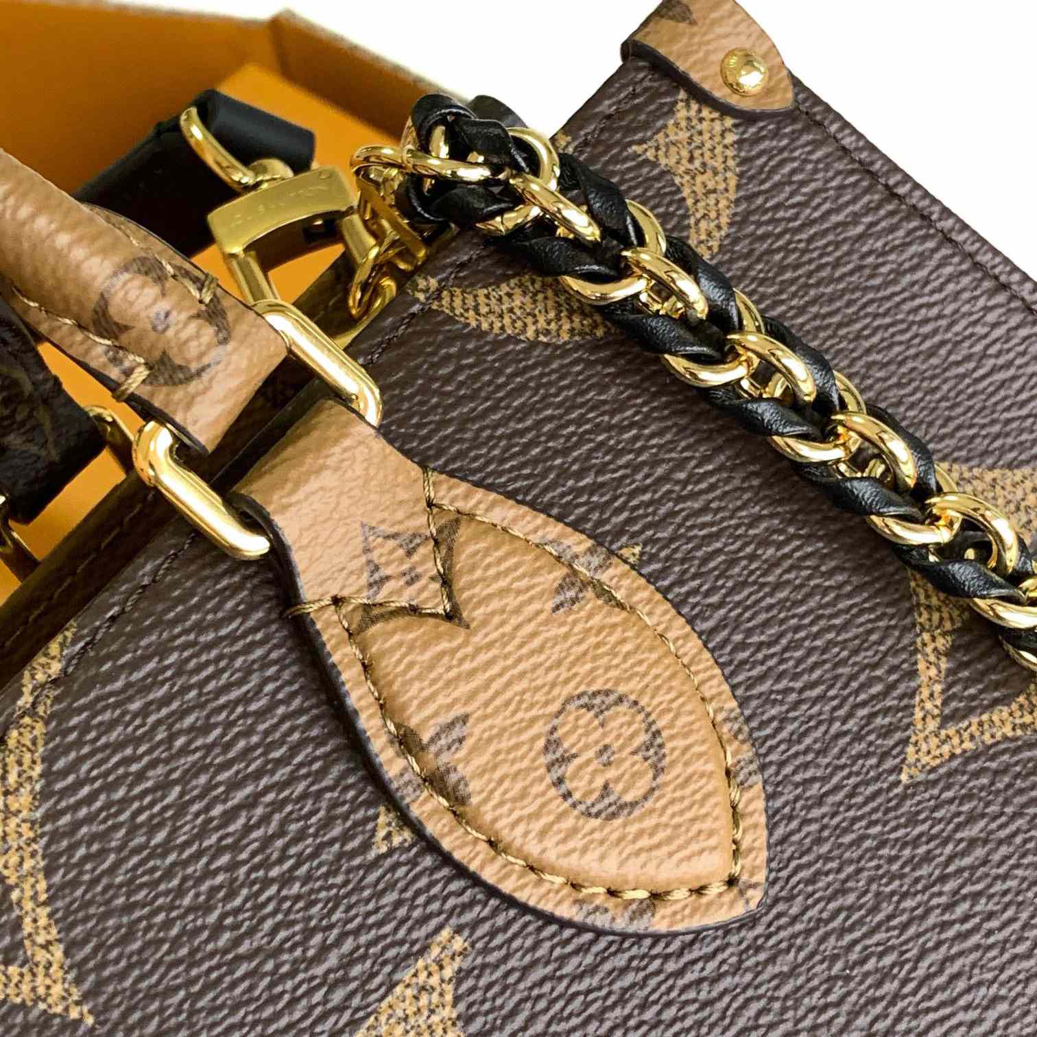 Louis Vuitton OnTheGo East West Chain  M14236 - DopestKickz