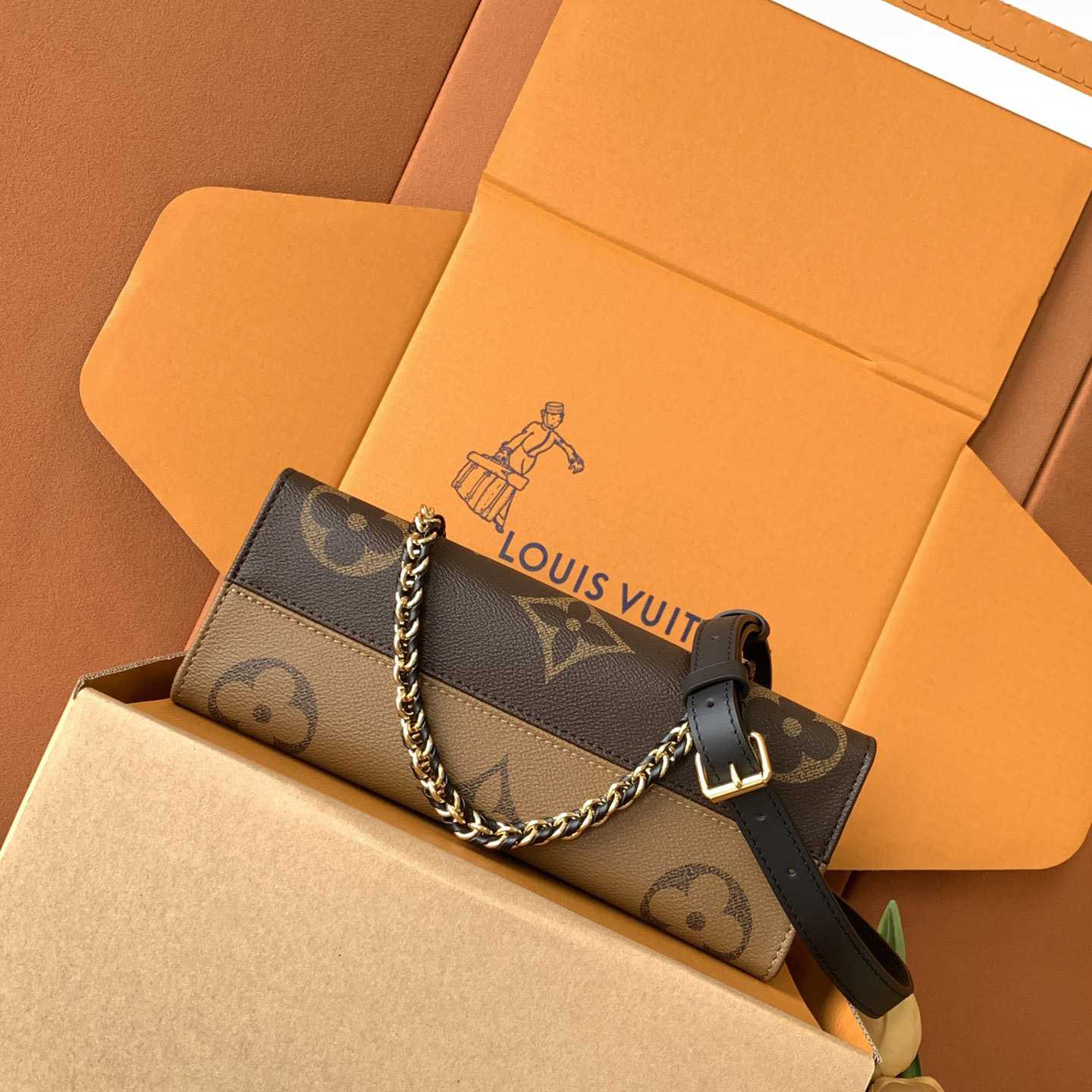 Louis Vuitton OnTheGo East West Chain  M14236 - DopestKickz