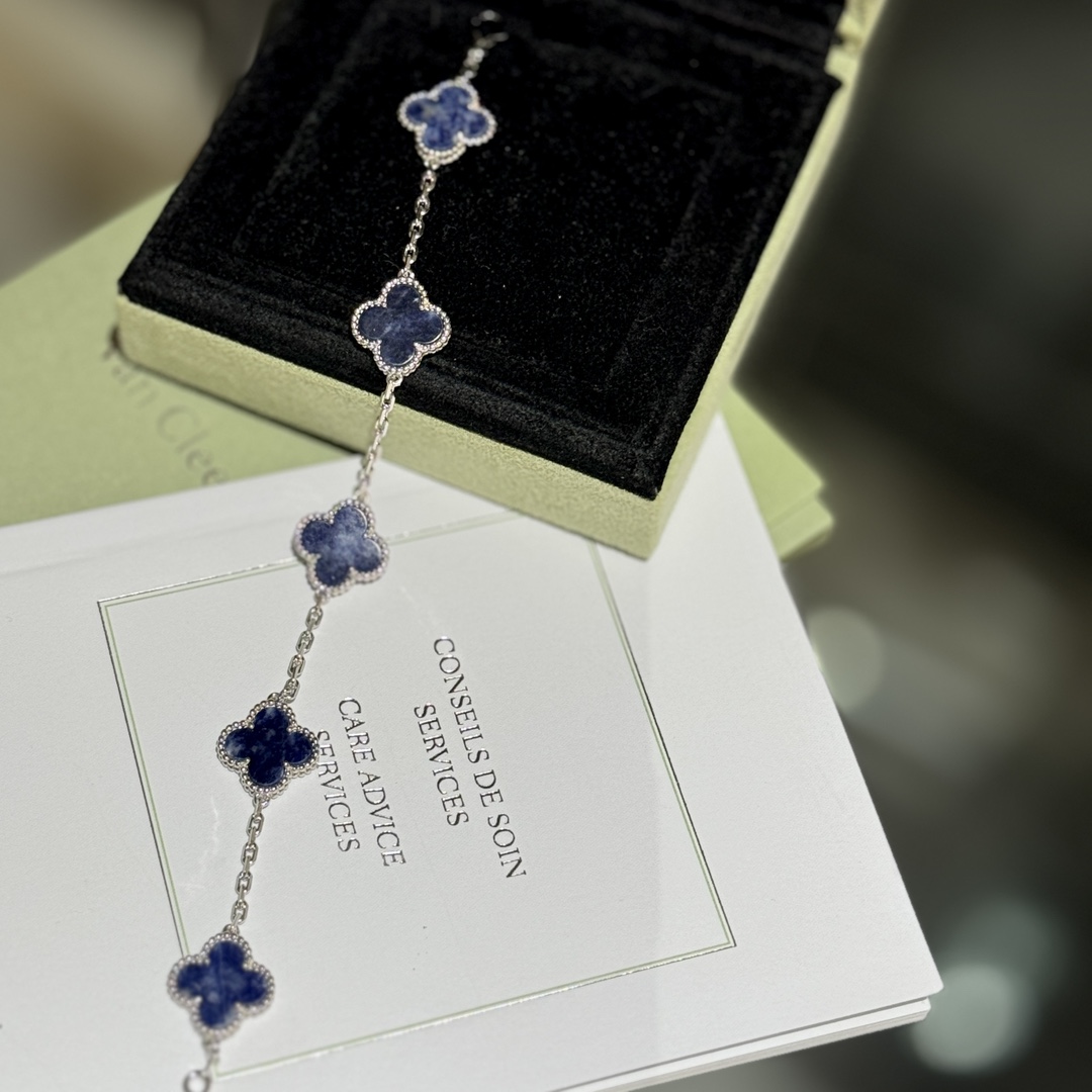 Van Cleef & Arpels Bracelet - DopestKickz