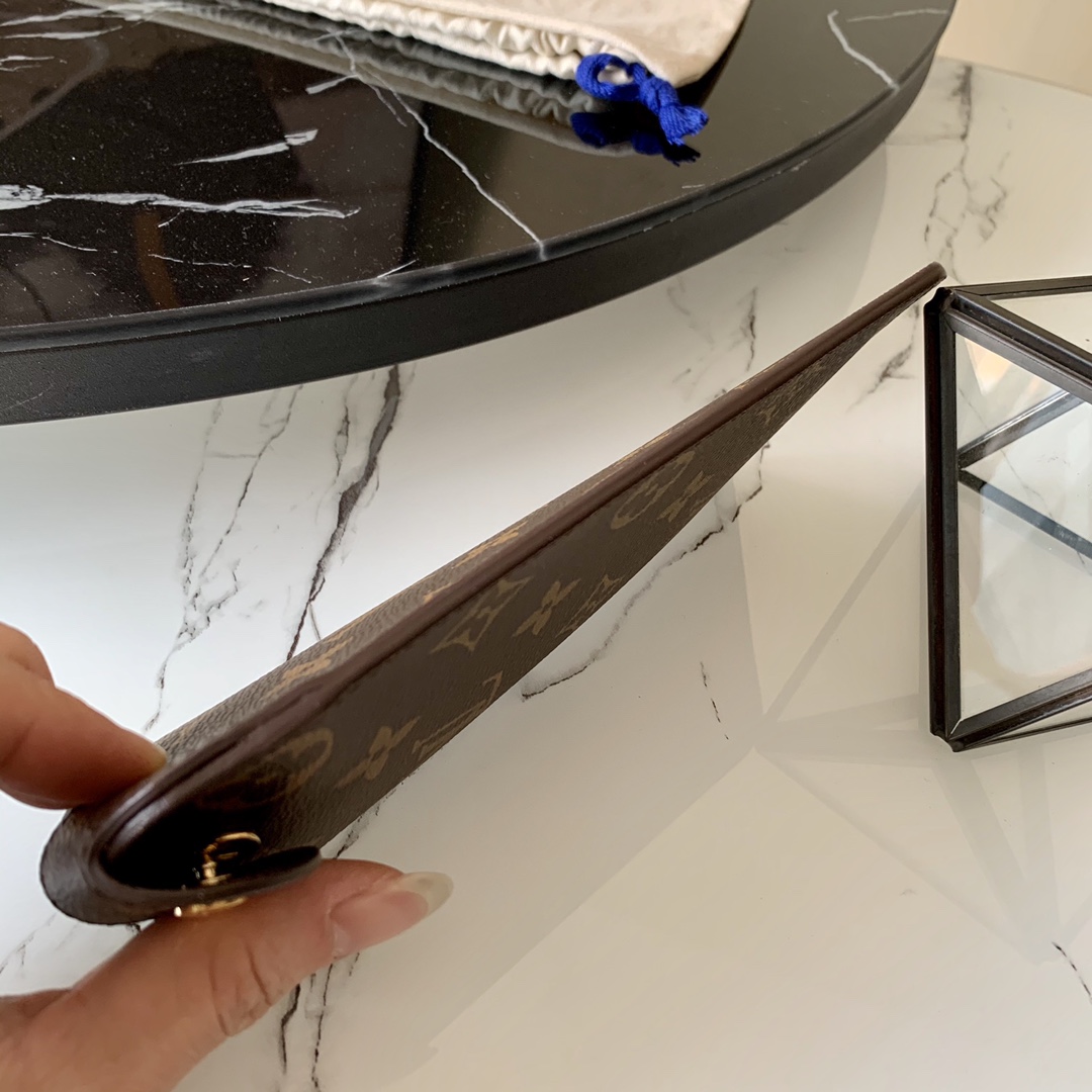 Louis Vuitton LV Etui MM Sunglasses Case    8.5-3-19cm   M00284  - DopestKickz