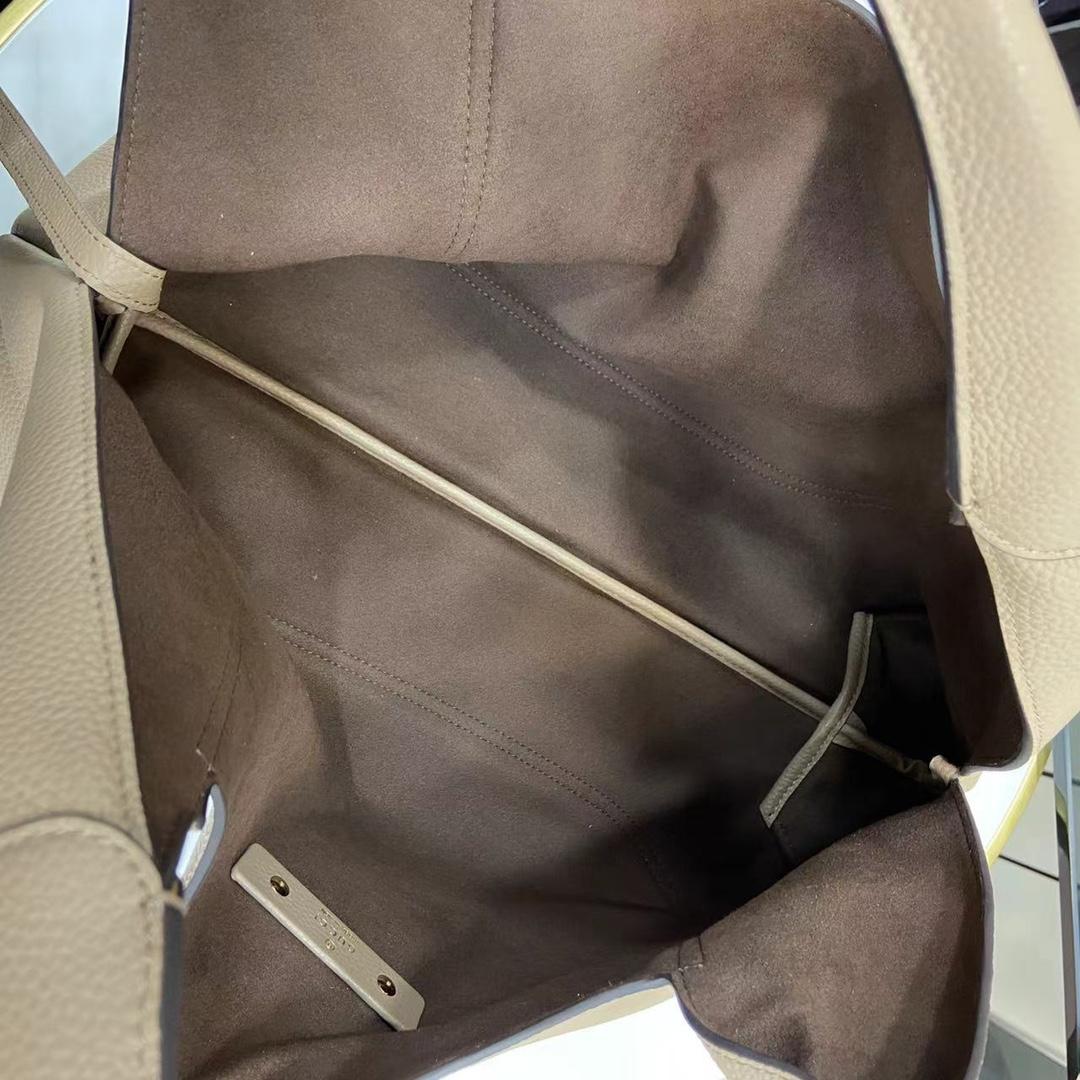 Gucci Softbit Maxi Shoulder Bag - DopestKickz