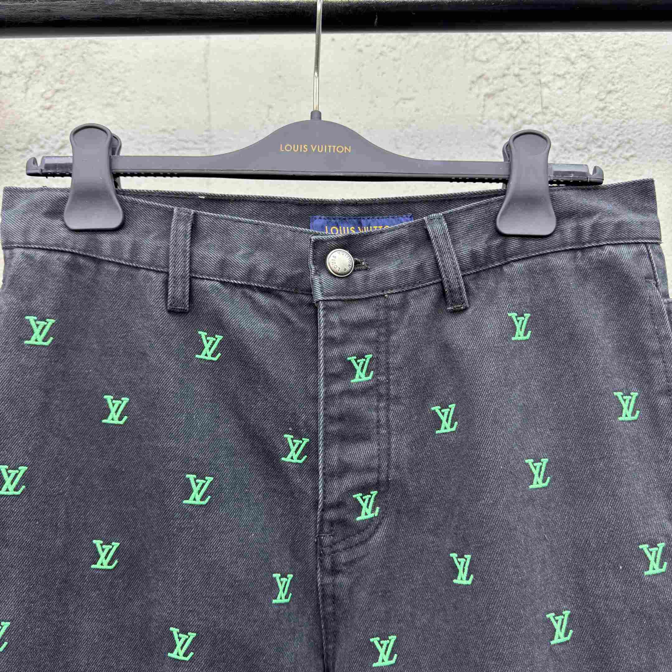 Louis Vuitton LV Blason Gradient Embroidered Denim Skate Pants   1AGTHE - DopestKickz