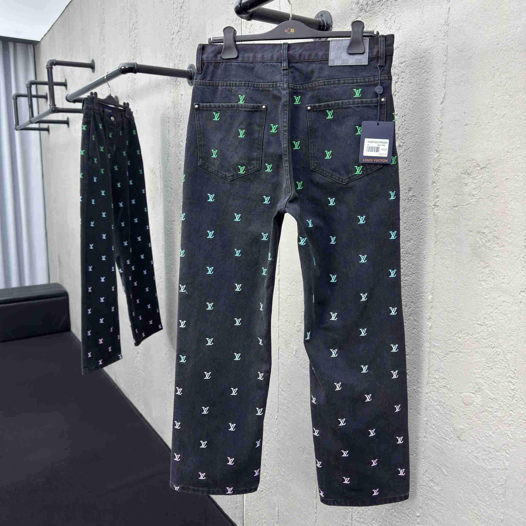 Louis Vuitton LV Blason Gradient Embroidered Denim Skate Pants   1AGTHE - DopestKickz