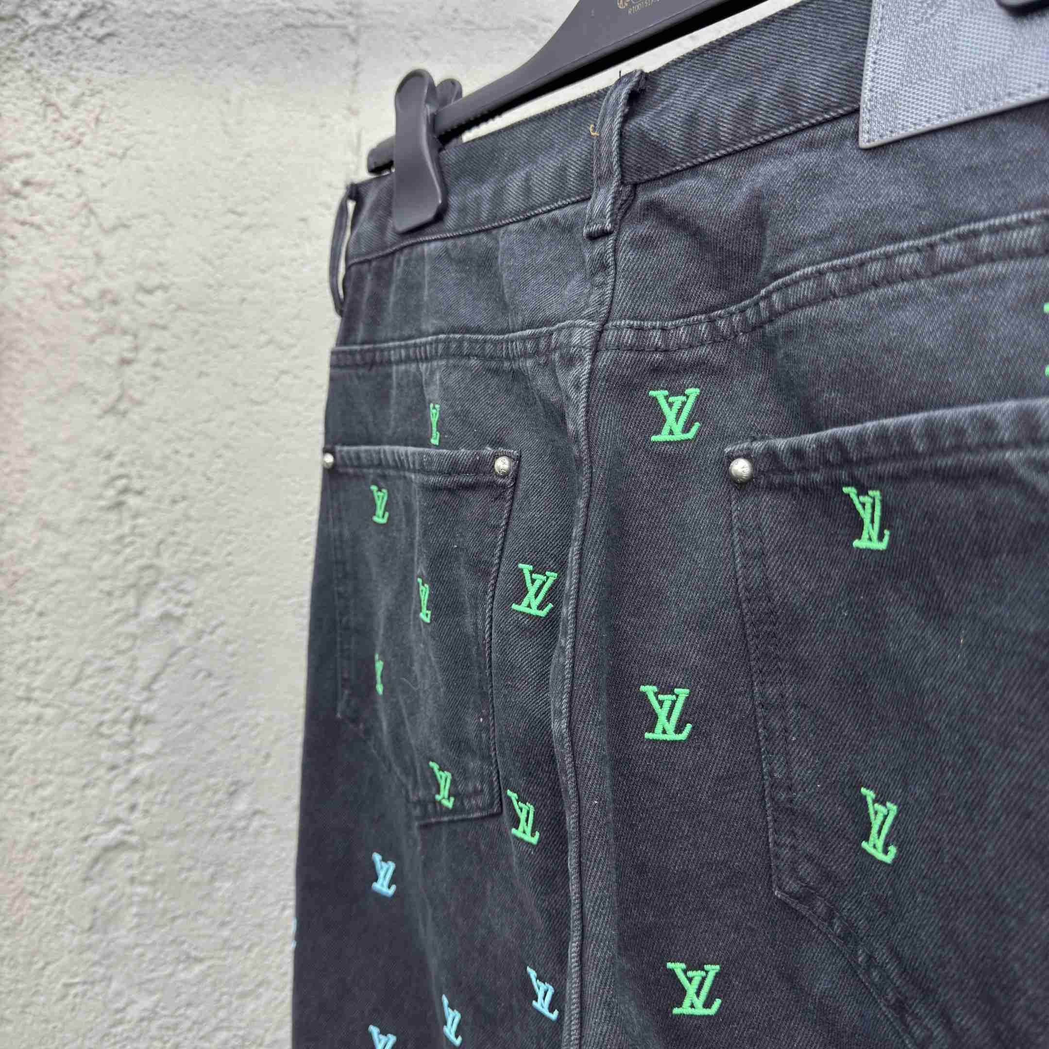 Louis Vuitton LV Blason Gradient Embroidered Denim Skate Pants   1AGTHE - DopestKickz