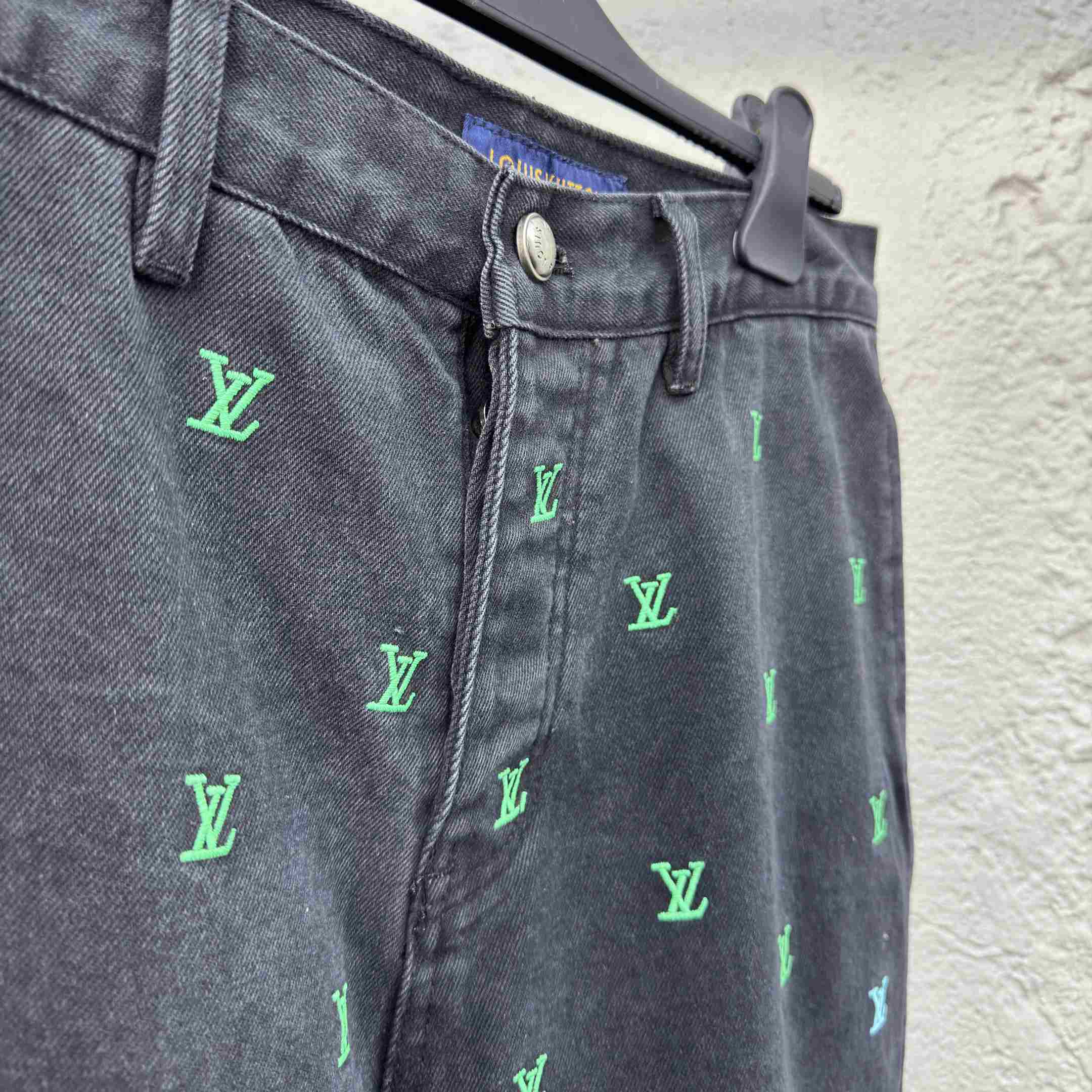 Louis Vuitton LV Blason Gradient Embroidered Denim Skate Pants   1AGTHE - DopestKickz