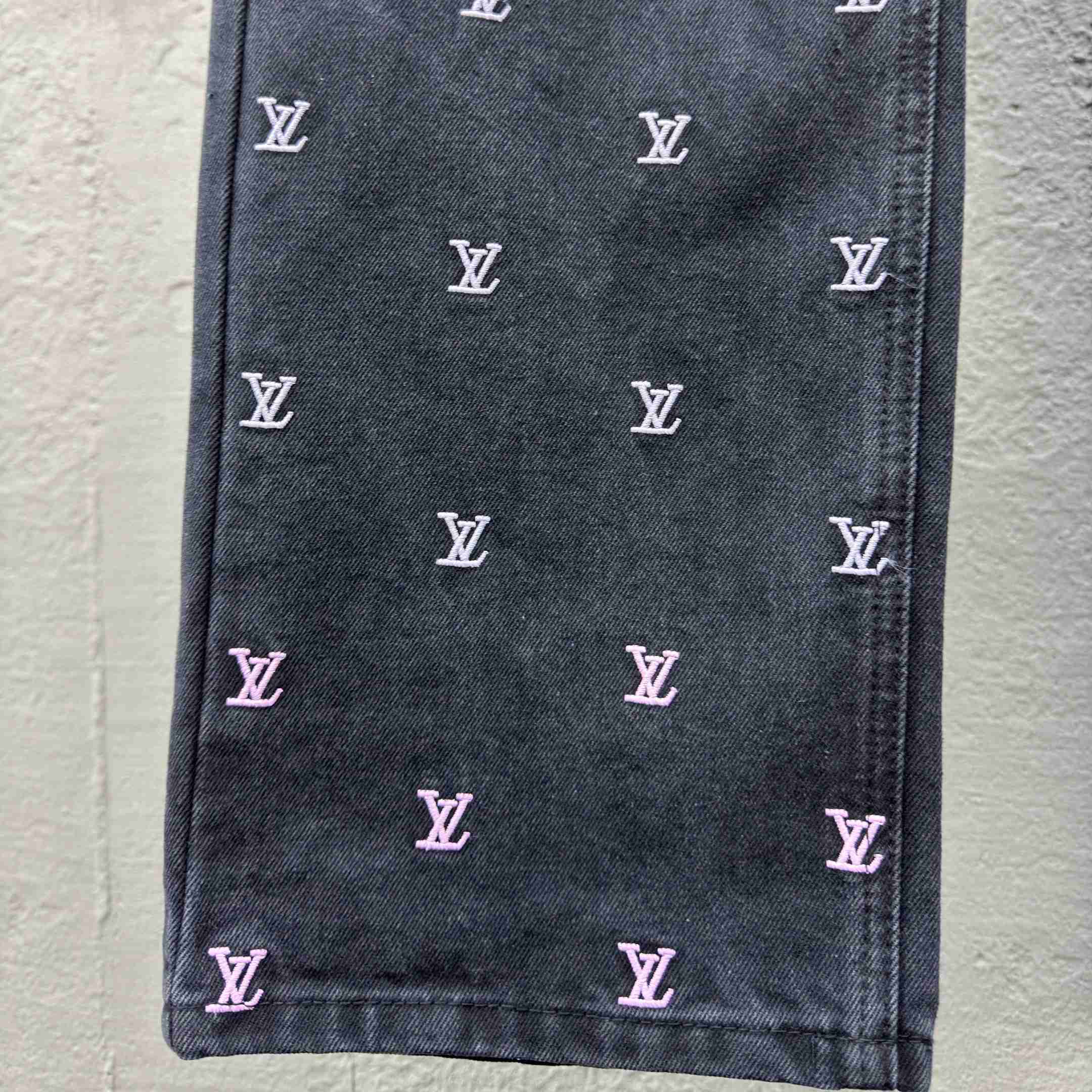 Louis Vuitton LV Blason Gradient Embroidered Denim Skate Pants   1AGTHE - DopestKickz