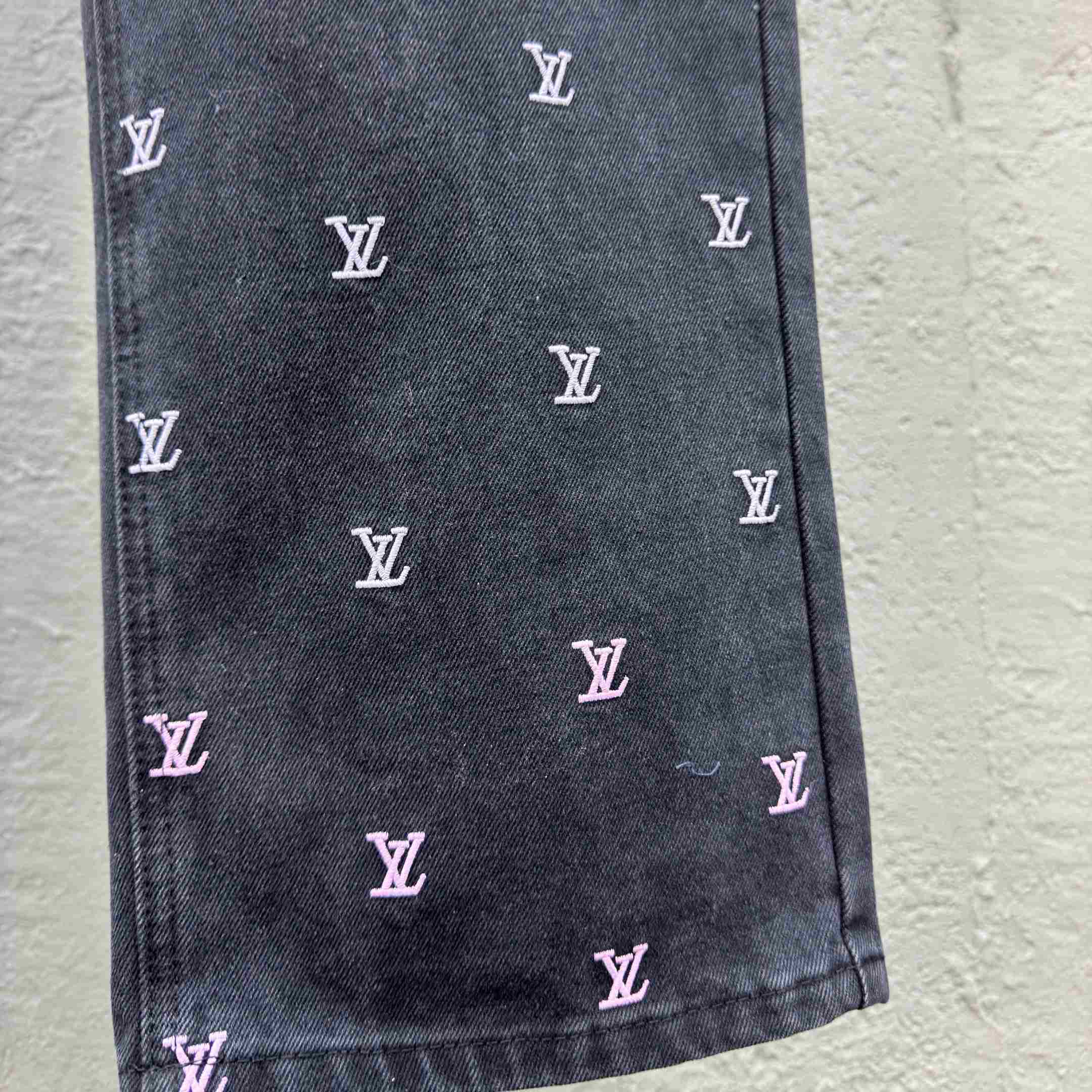 Louis Vuitton LV Blason Gradient Embroidered Denim Skate Pants   1AGTHE - DopestKickz